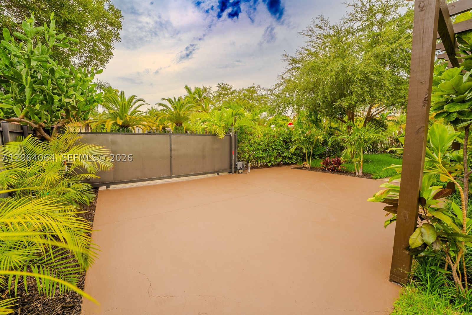 2483 SW 24th St Miami, FL 33145