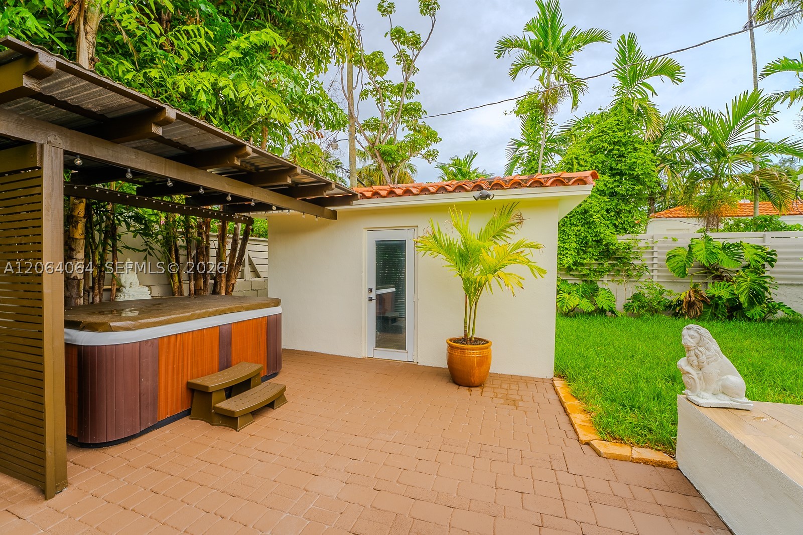 2483 SW 24th St Miami, FL 33145