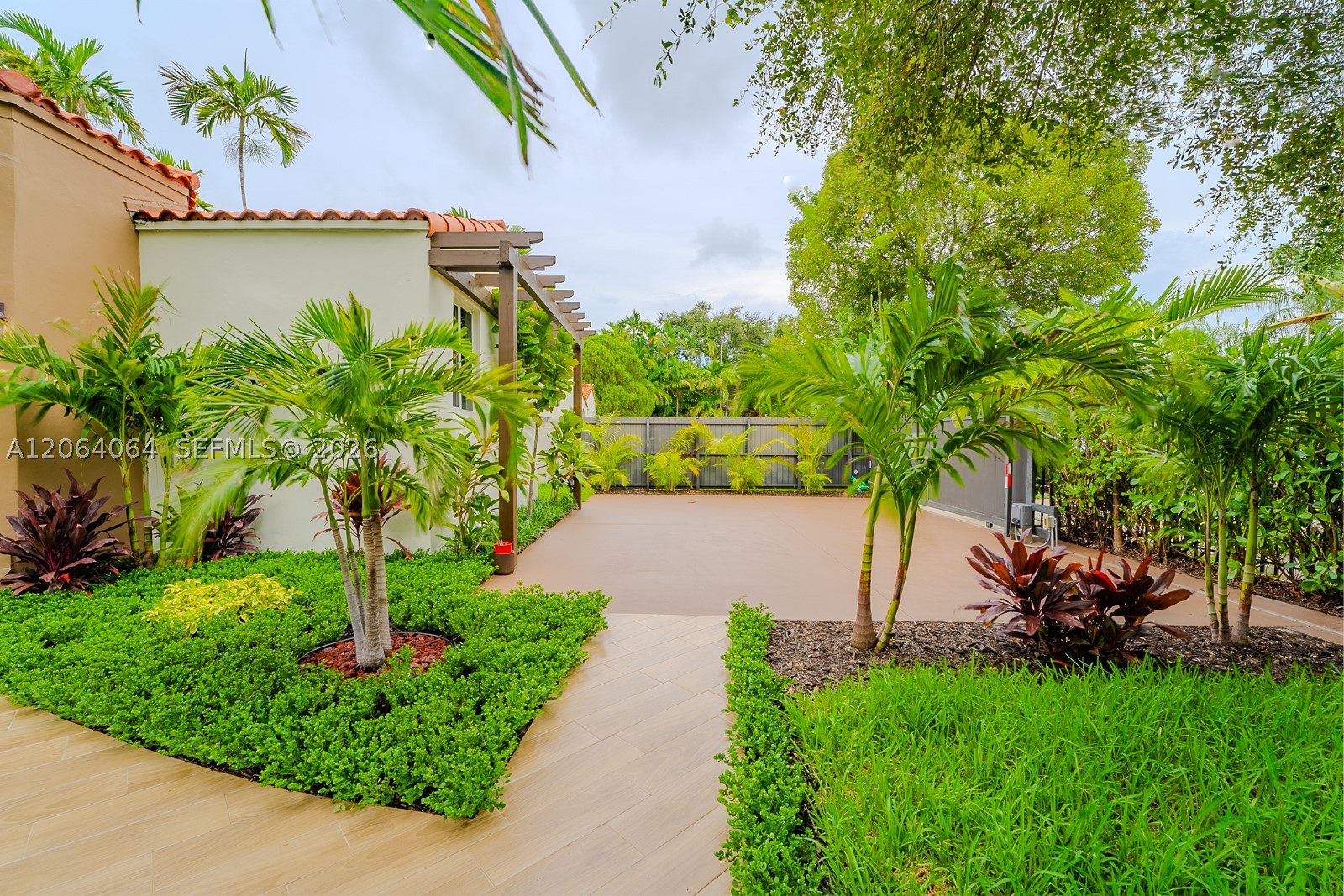 2483 SW 24th St Miami, FL 33145