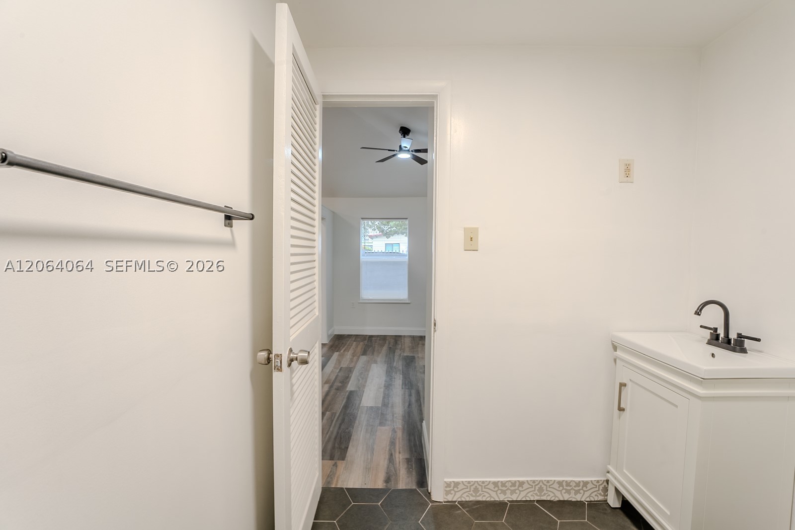 2483 SW 24th St Miami, FL 33145