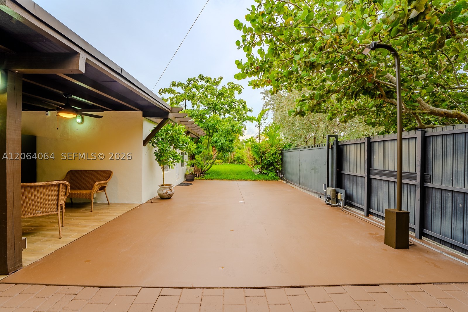 2483 SW 24th St Miami, FL 33145