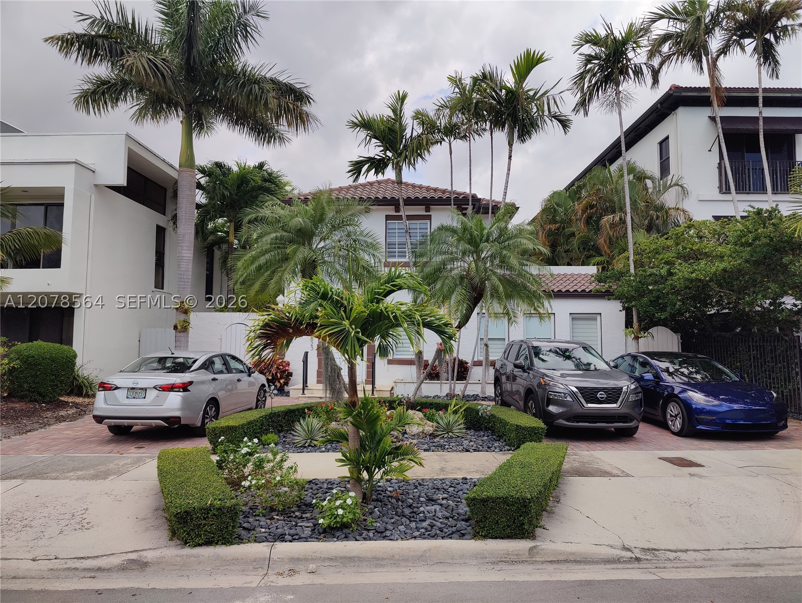 1823 S Bayshore Ln Miami, FL 33133