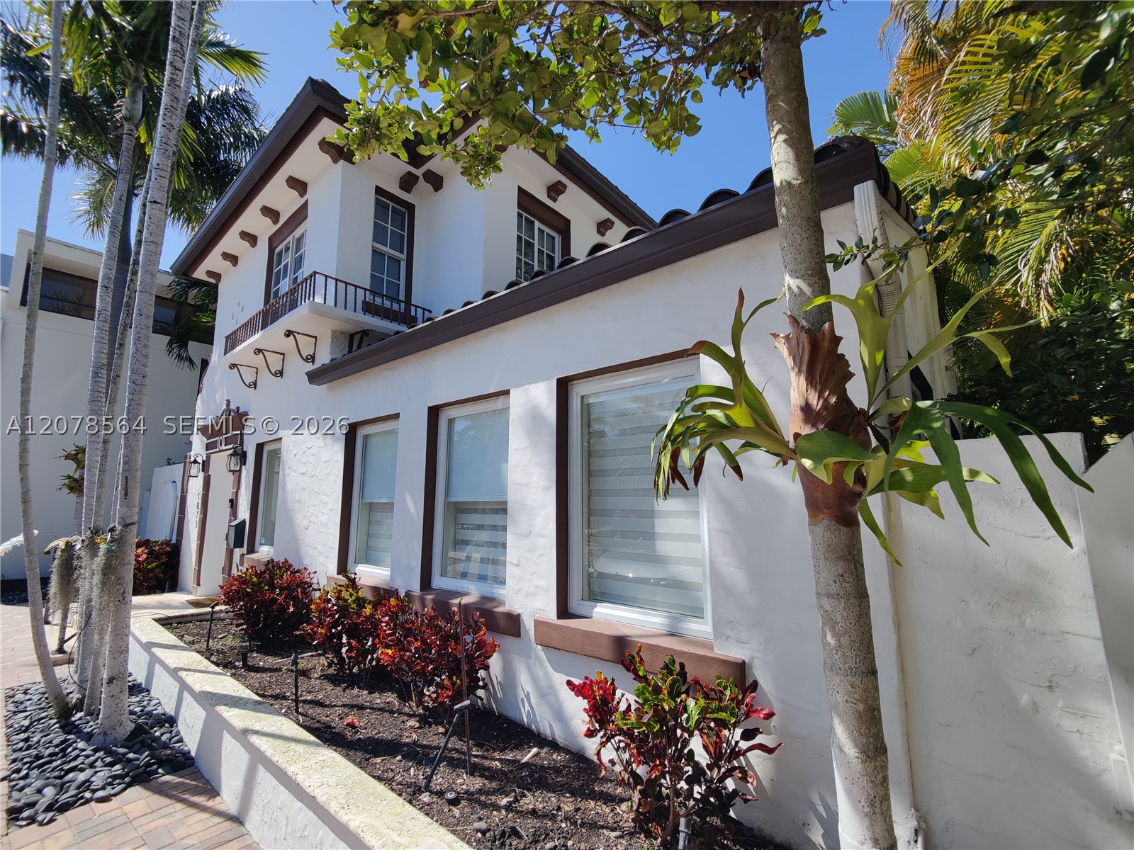 1823 S Bayshore Ln Miami, FL 33133