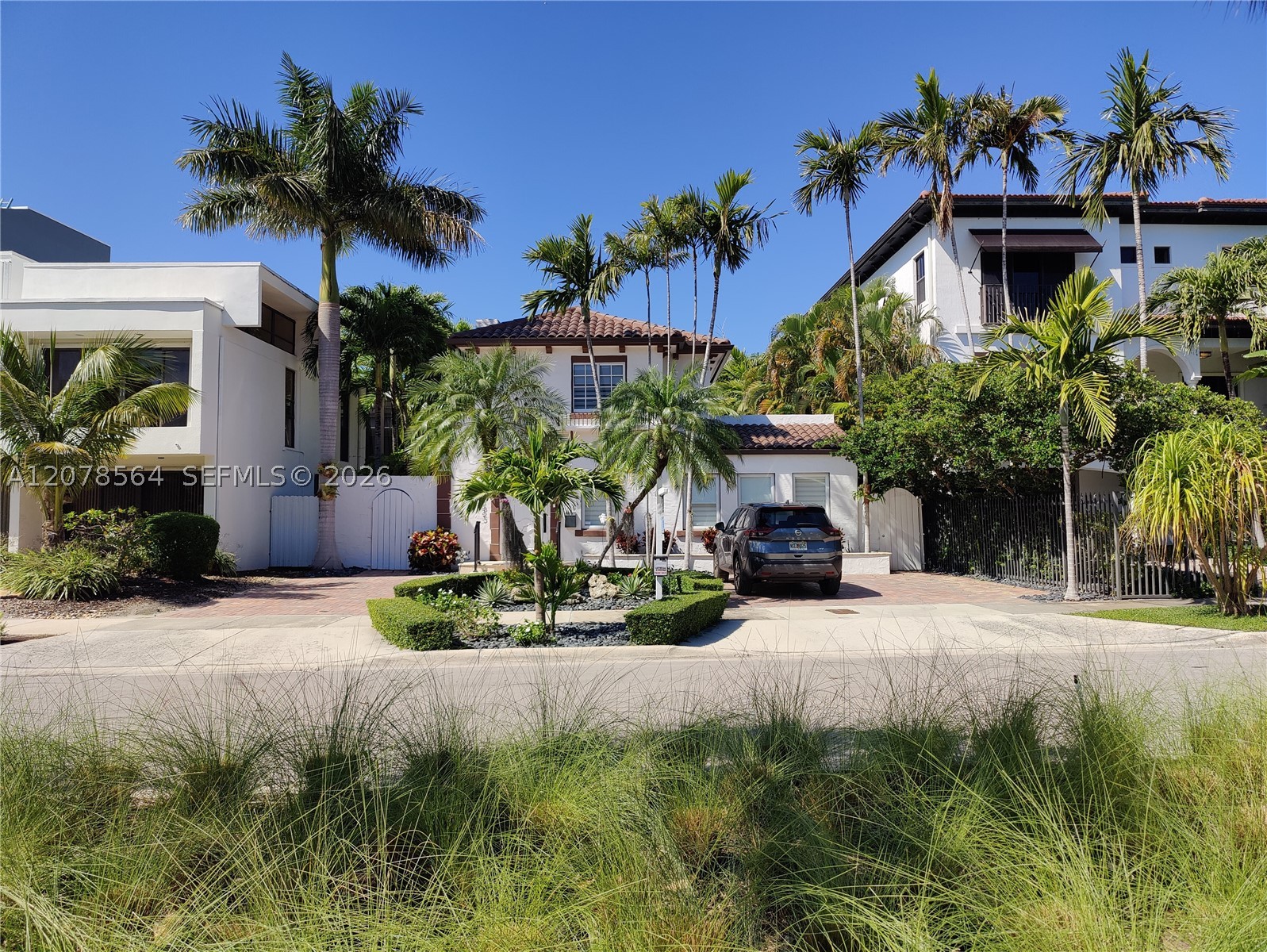 1823 S Bayshore Ln Miami, FL 33133