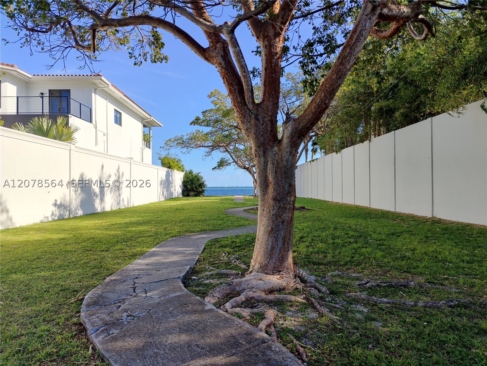 1823 S Bayshore Ln Miami, FL 33133