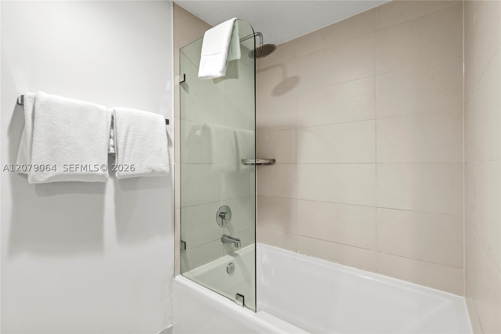 image Beachwalk Condominium10