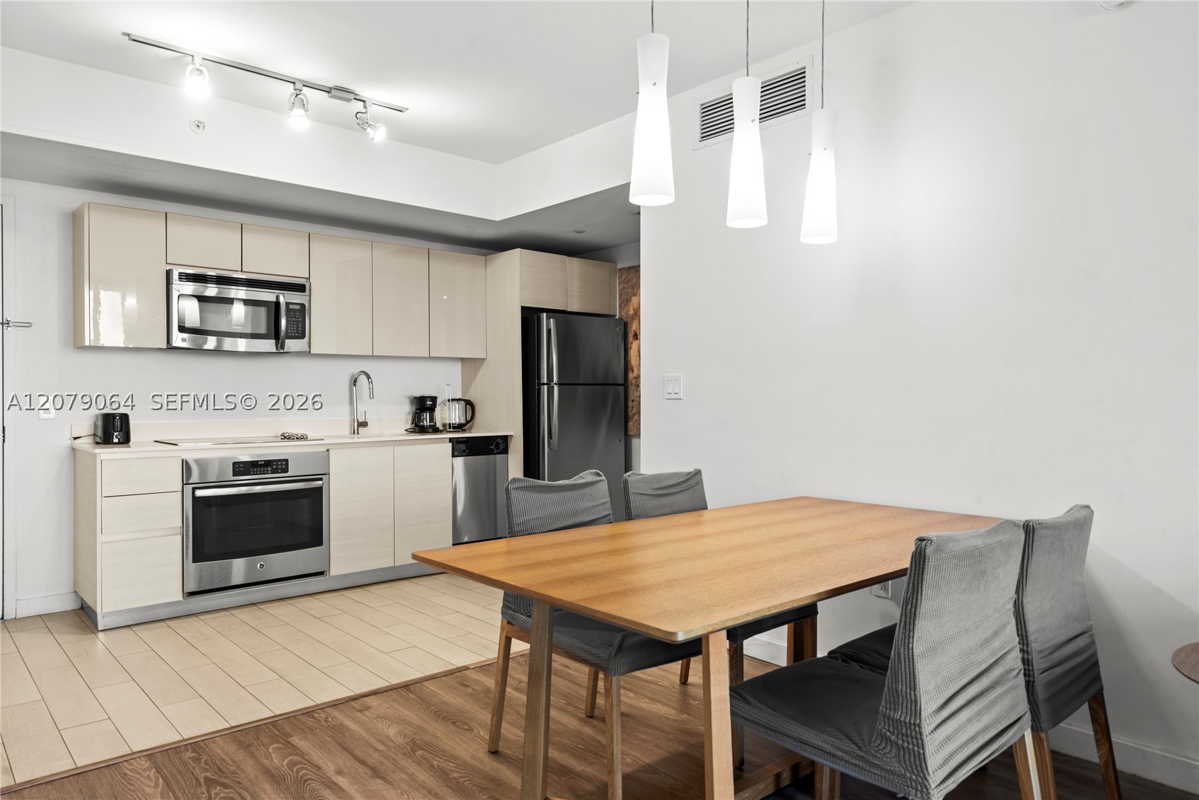 image Beachwalk Condominium5