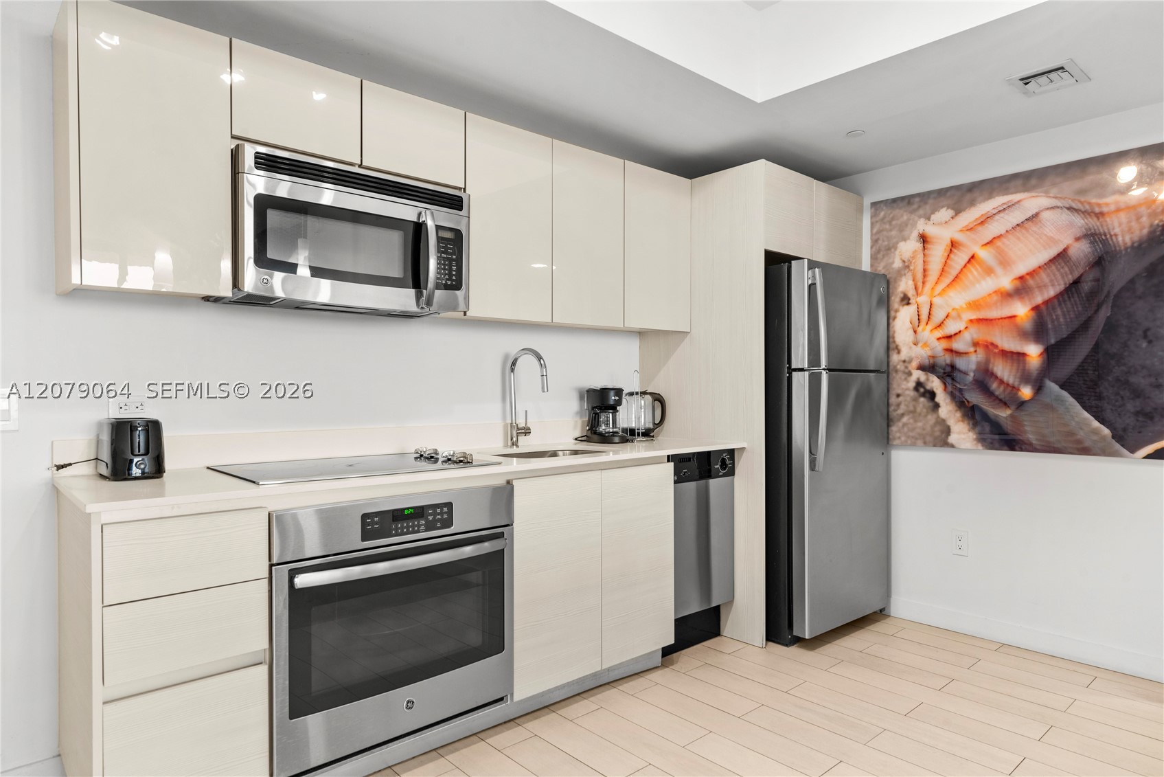 image Beachwalk Condominium6