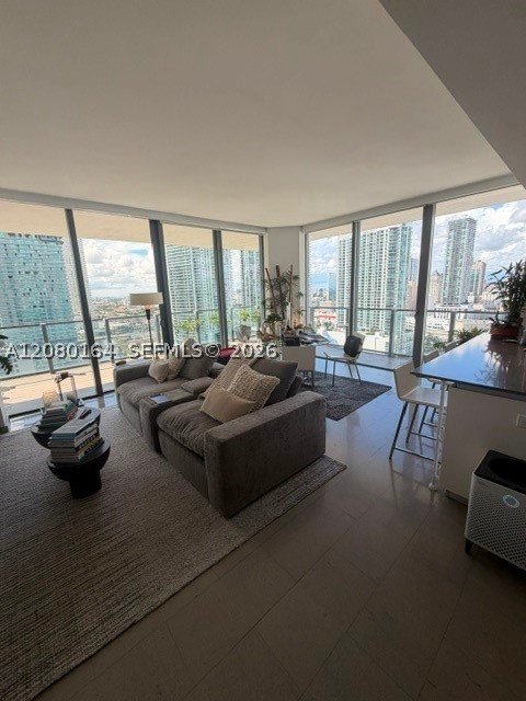 68 SE 6th St #1912 Miami, FL 33131