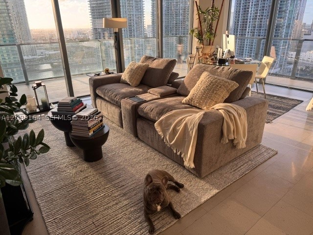 68 SE 6th St #1912 Miami, FL 33131
