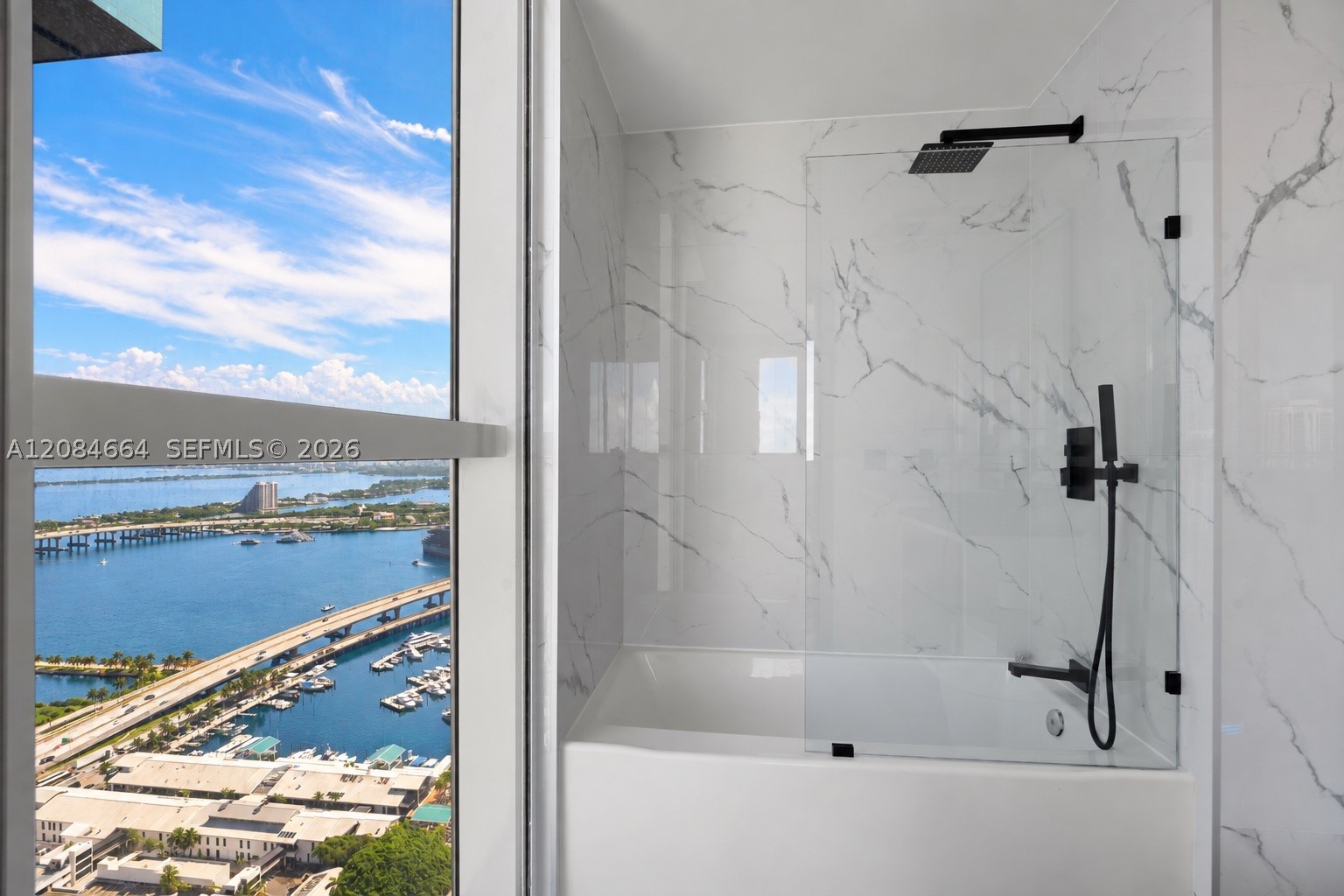 image Vizcayne North36