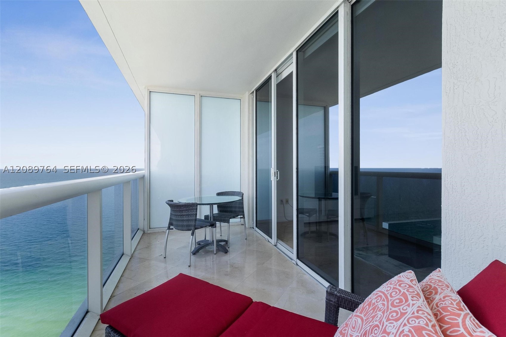 image Beach Club 215