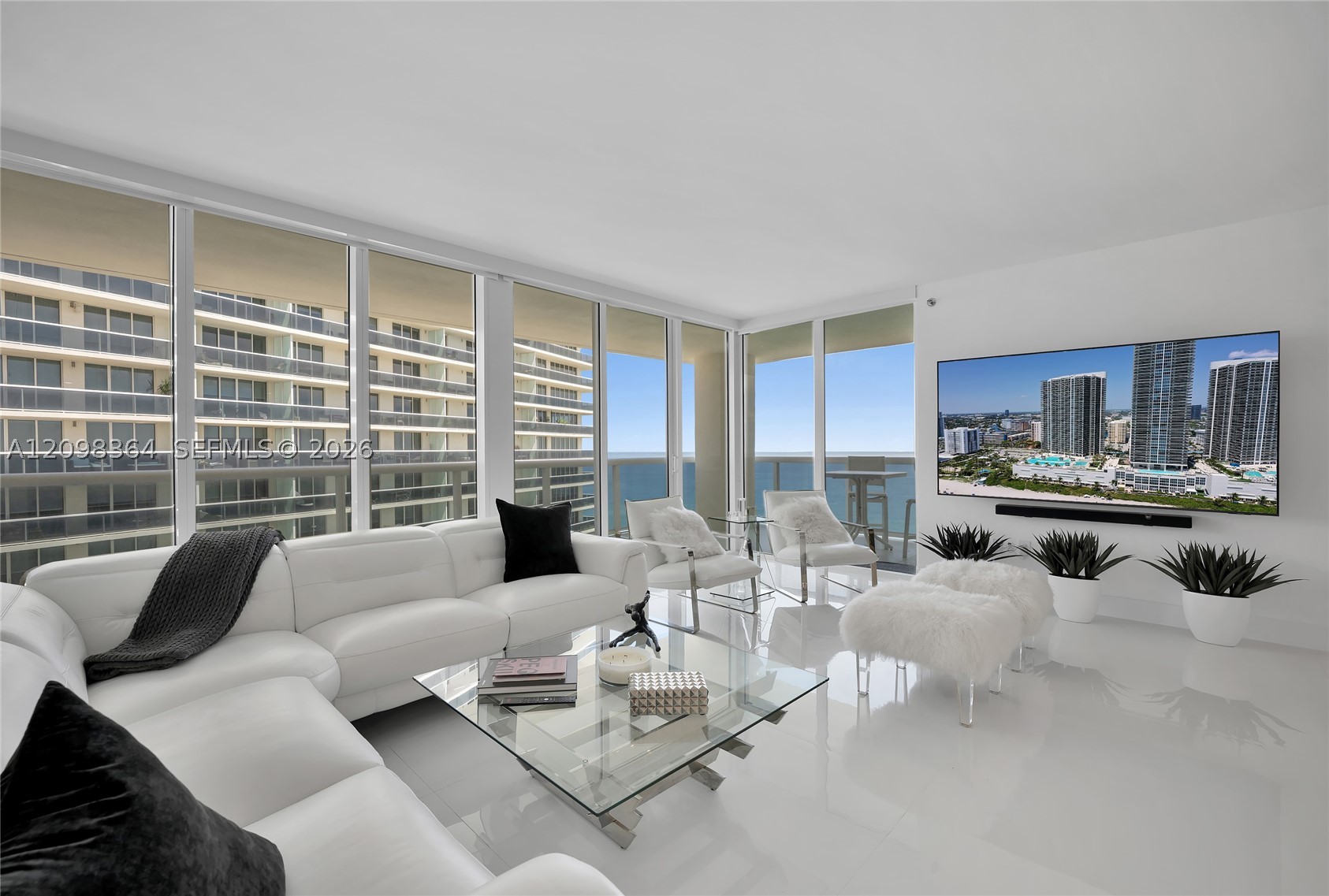 image Beach Club 14