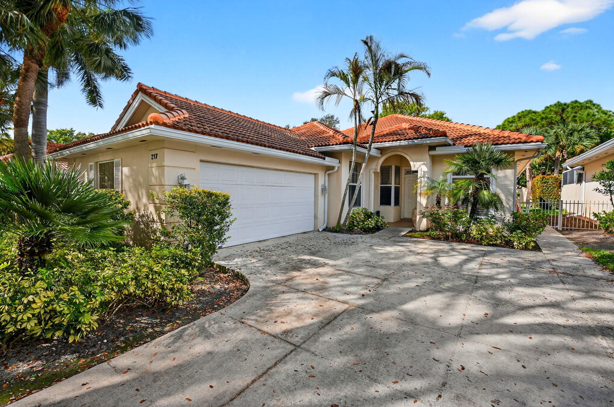 217 E Tall Oaks Palm Beach Gardens, FL 33410