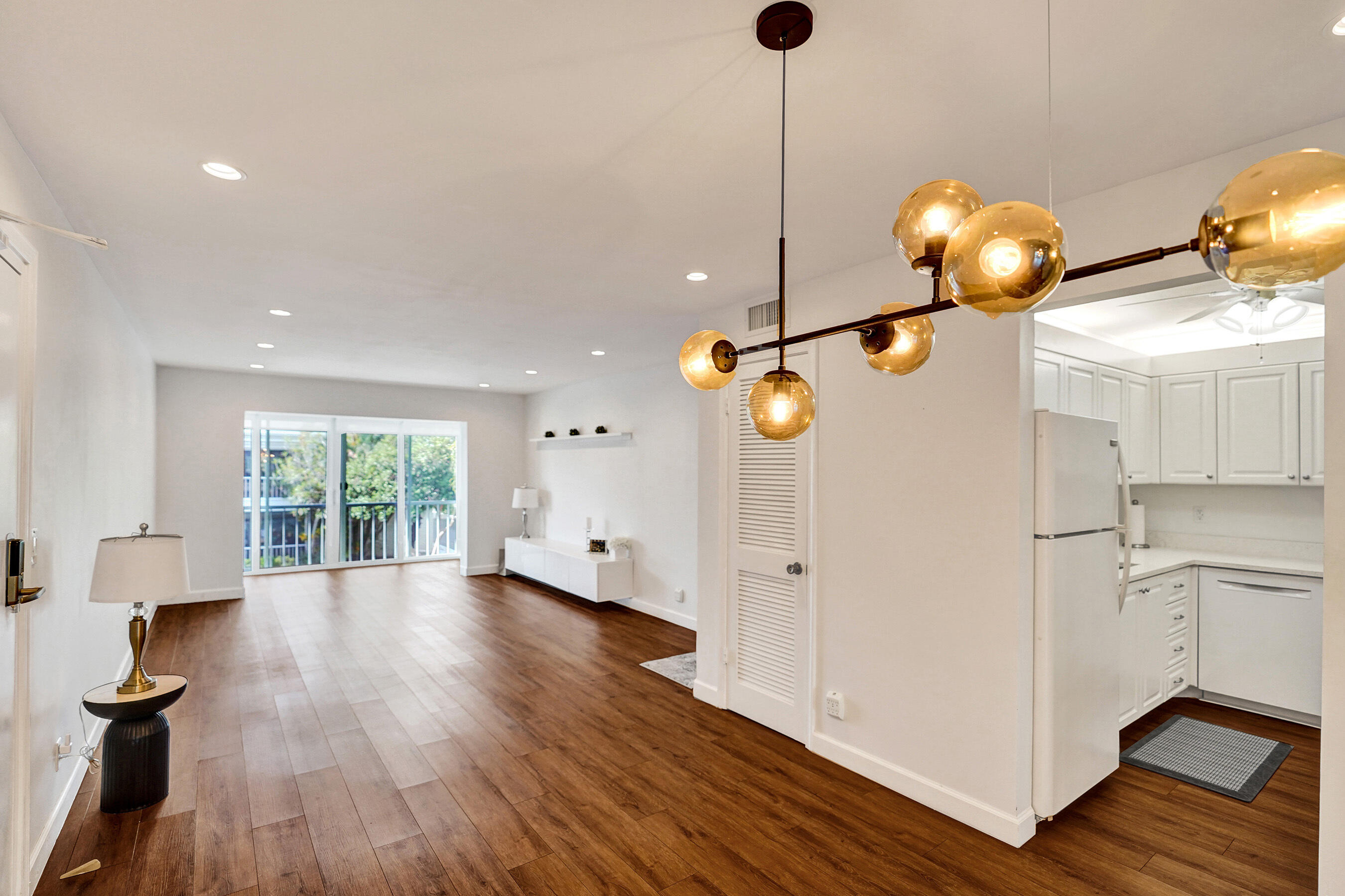 6289 Bay Clb