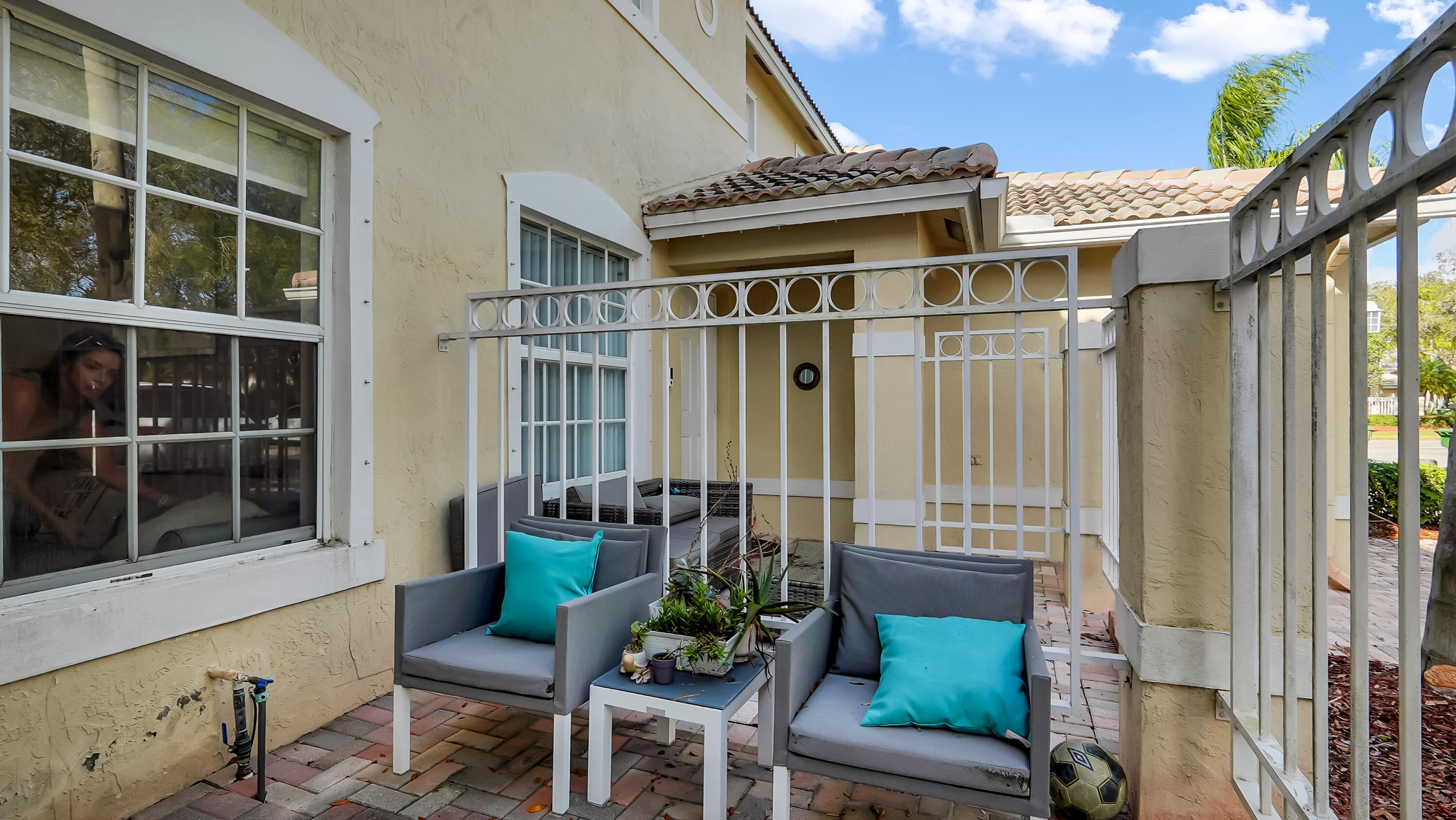 2221 NW 171st #- Pembroke Pines, FL 33028