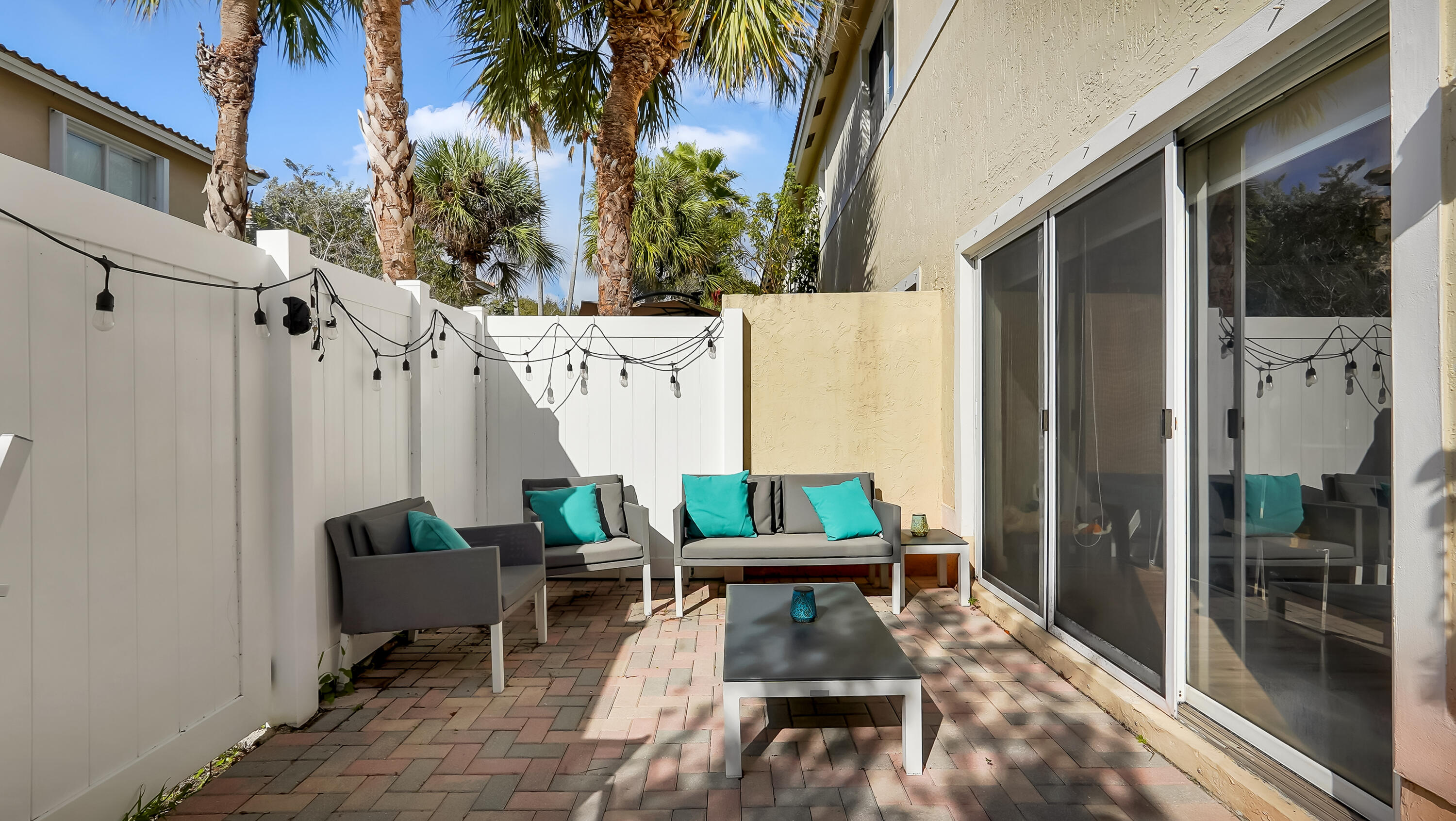 2221 NW 171st #- Pembroke Pines, FL 33028