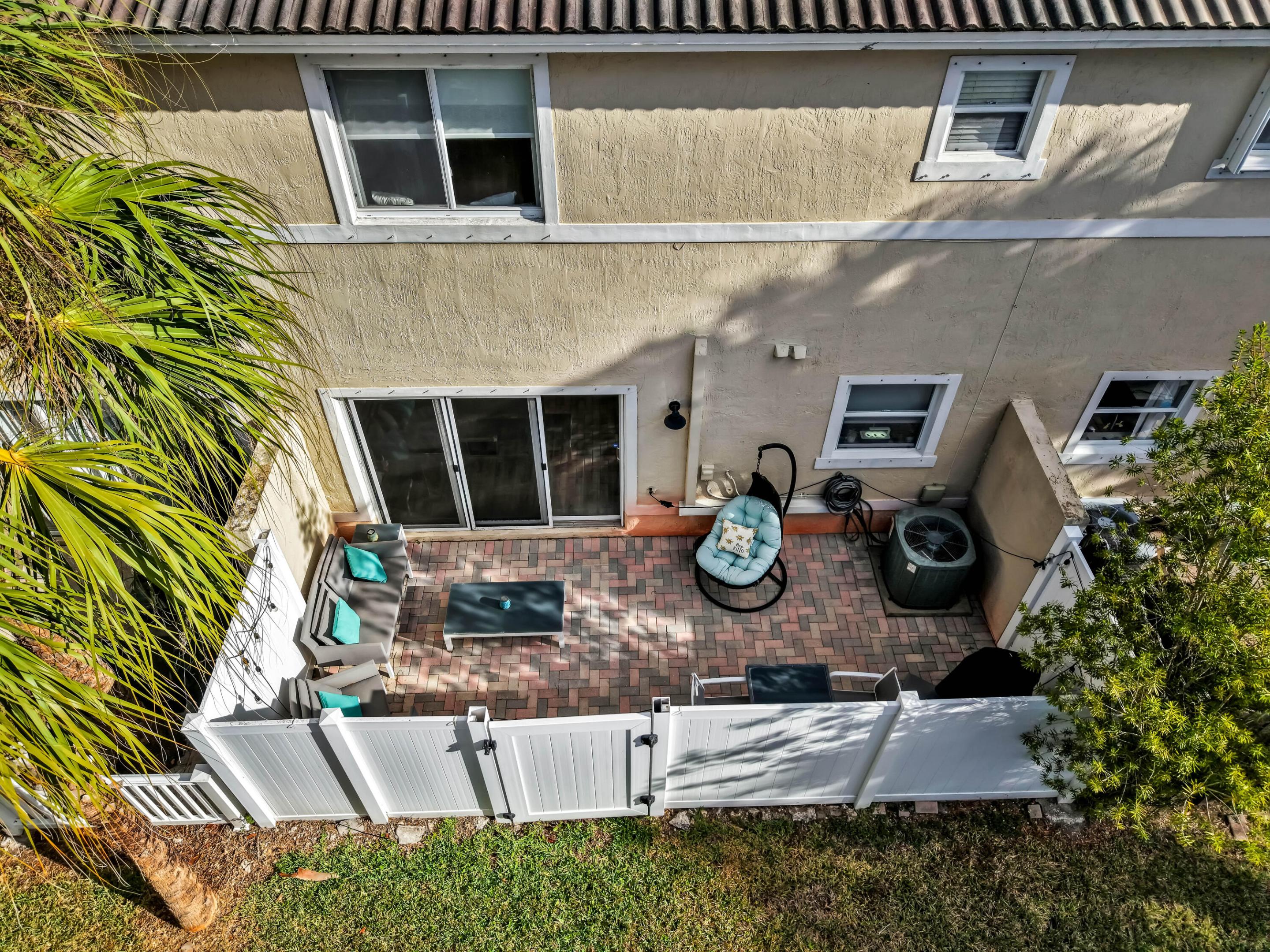 2221 NW 171st #- Pembroke Pines, FL 33028