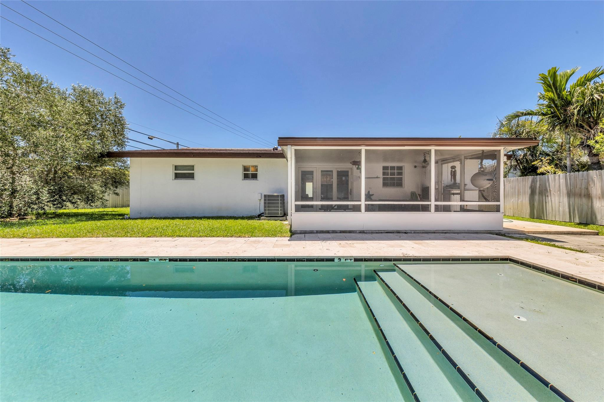 3213 Dover Pompano Beach, FL 33062