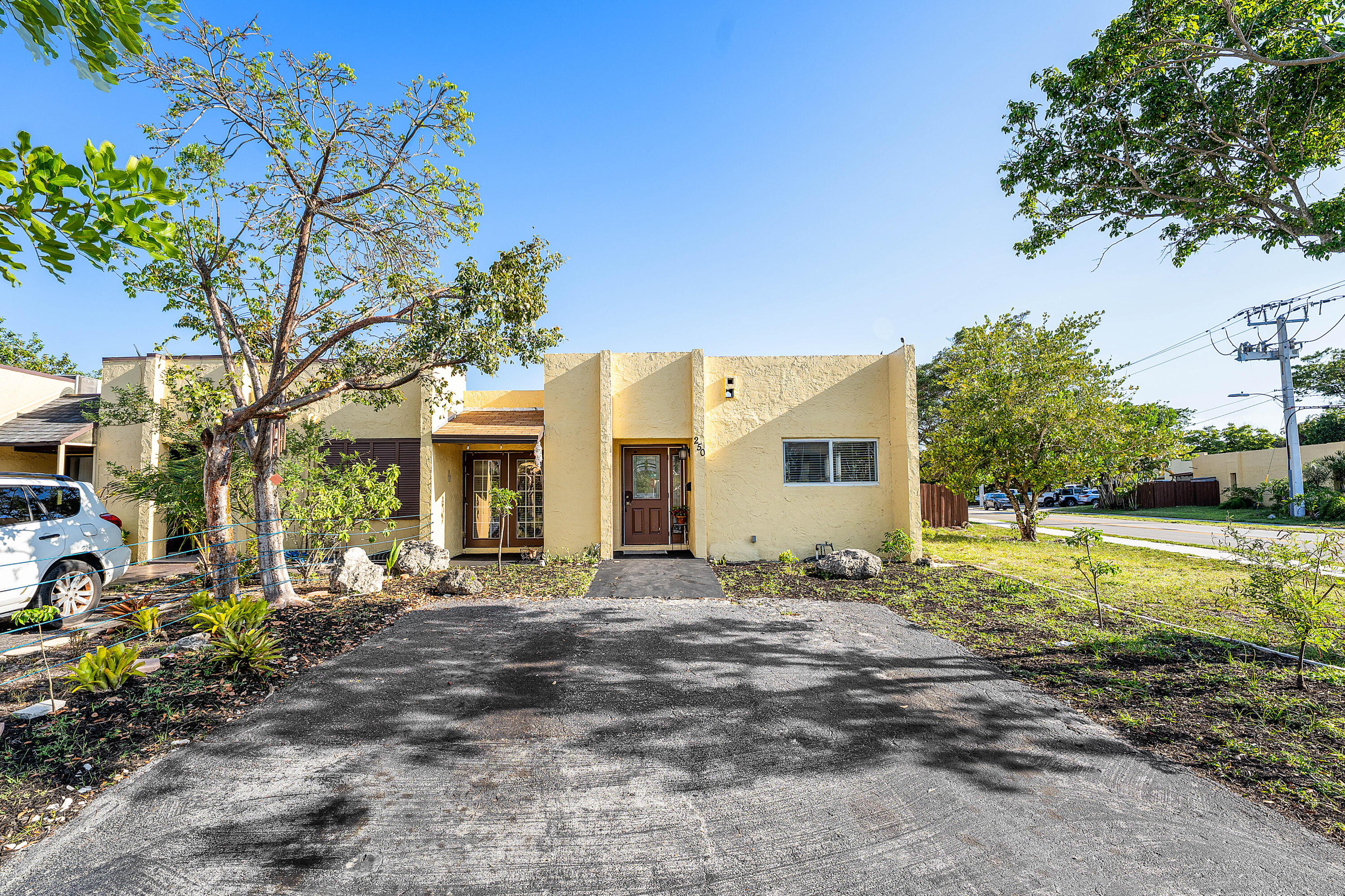 250 NW 43rd