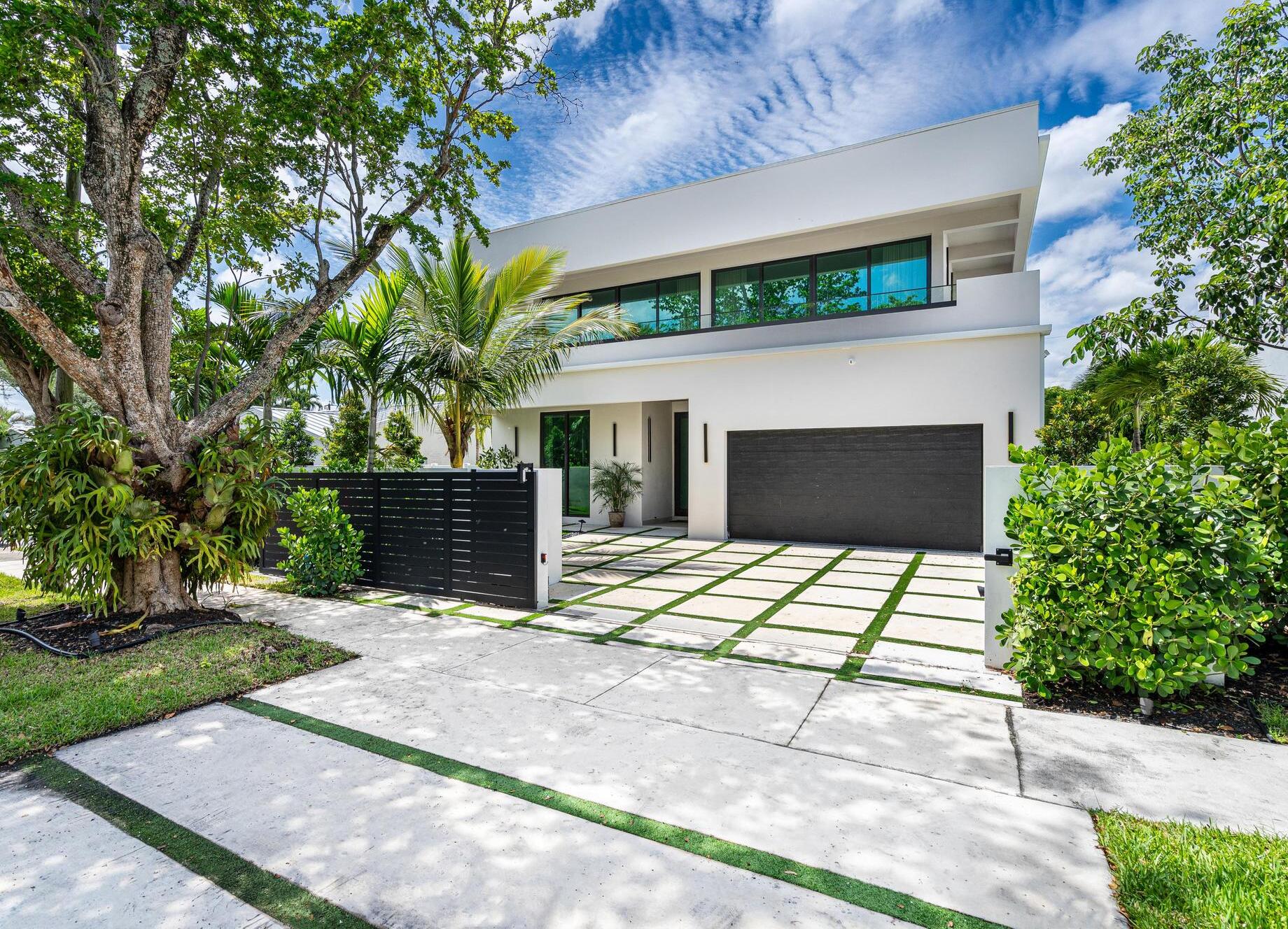 719 N Victoria Park