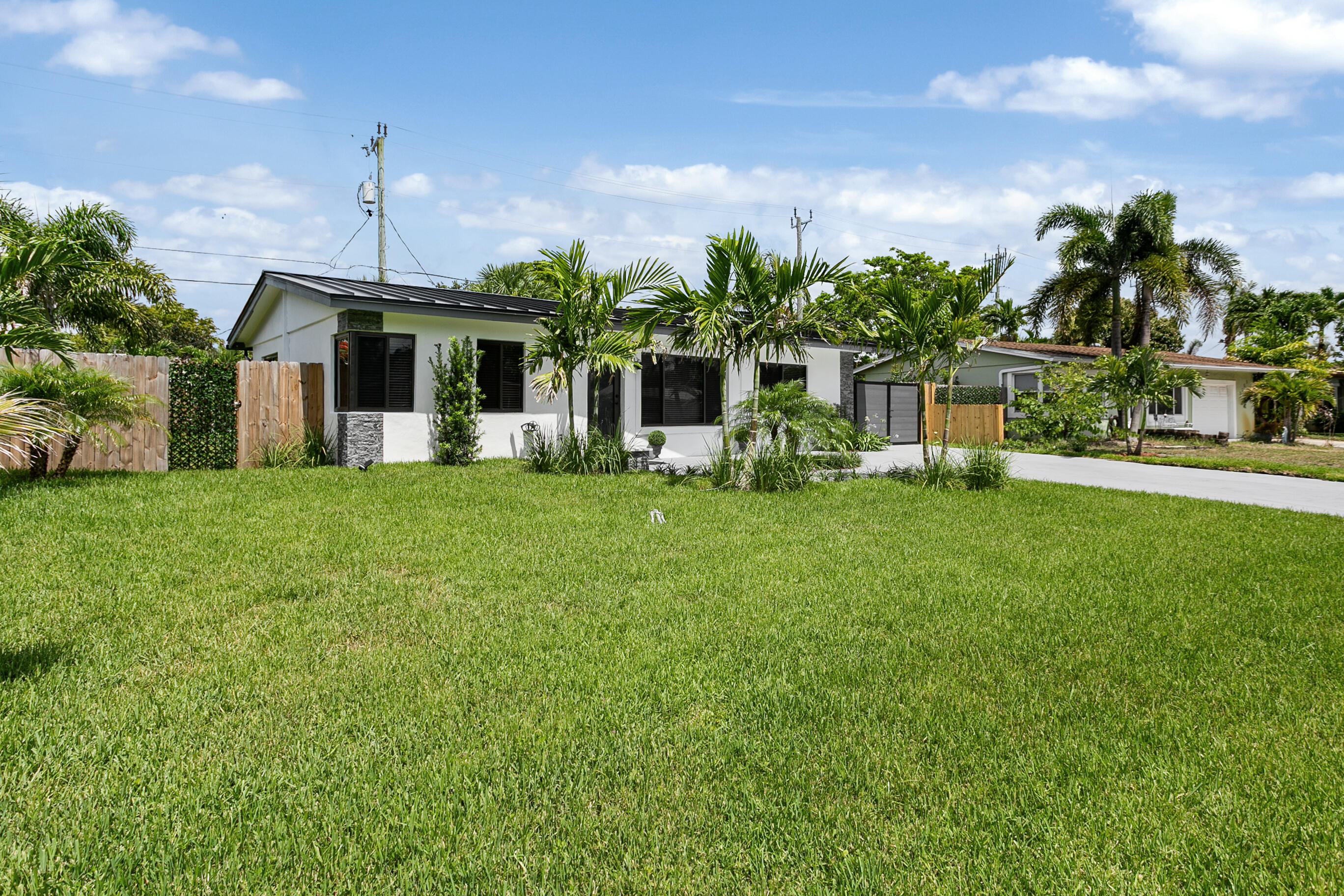 3141 NE 14th Pompano Beach, FL 33064