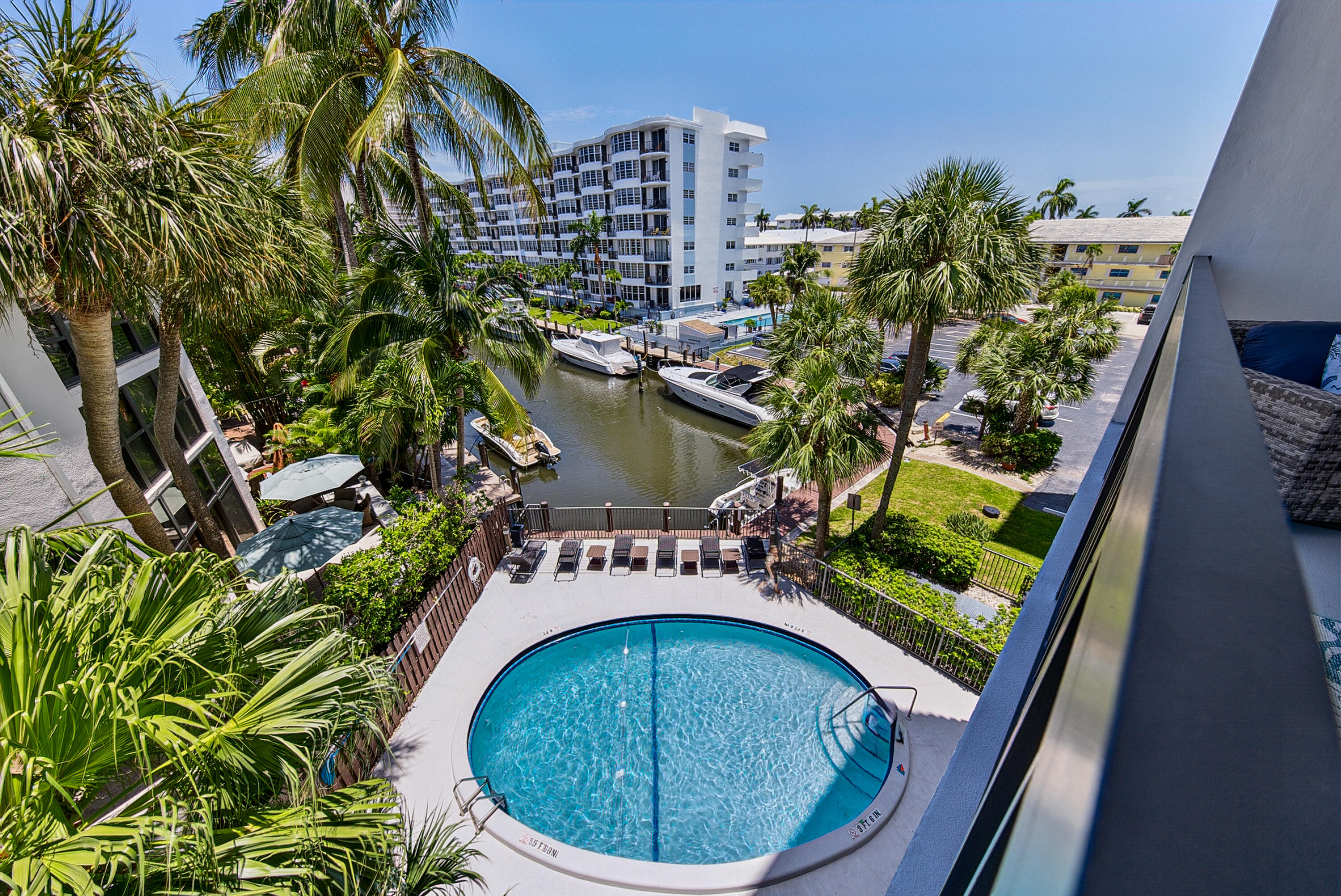 4800 Bayview #402