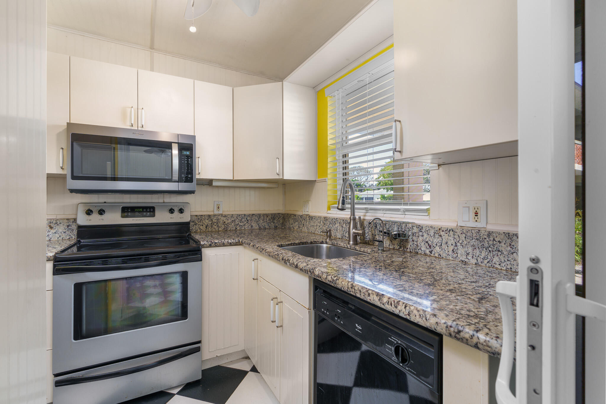 2800 NE 14th St Cswy #115