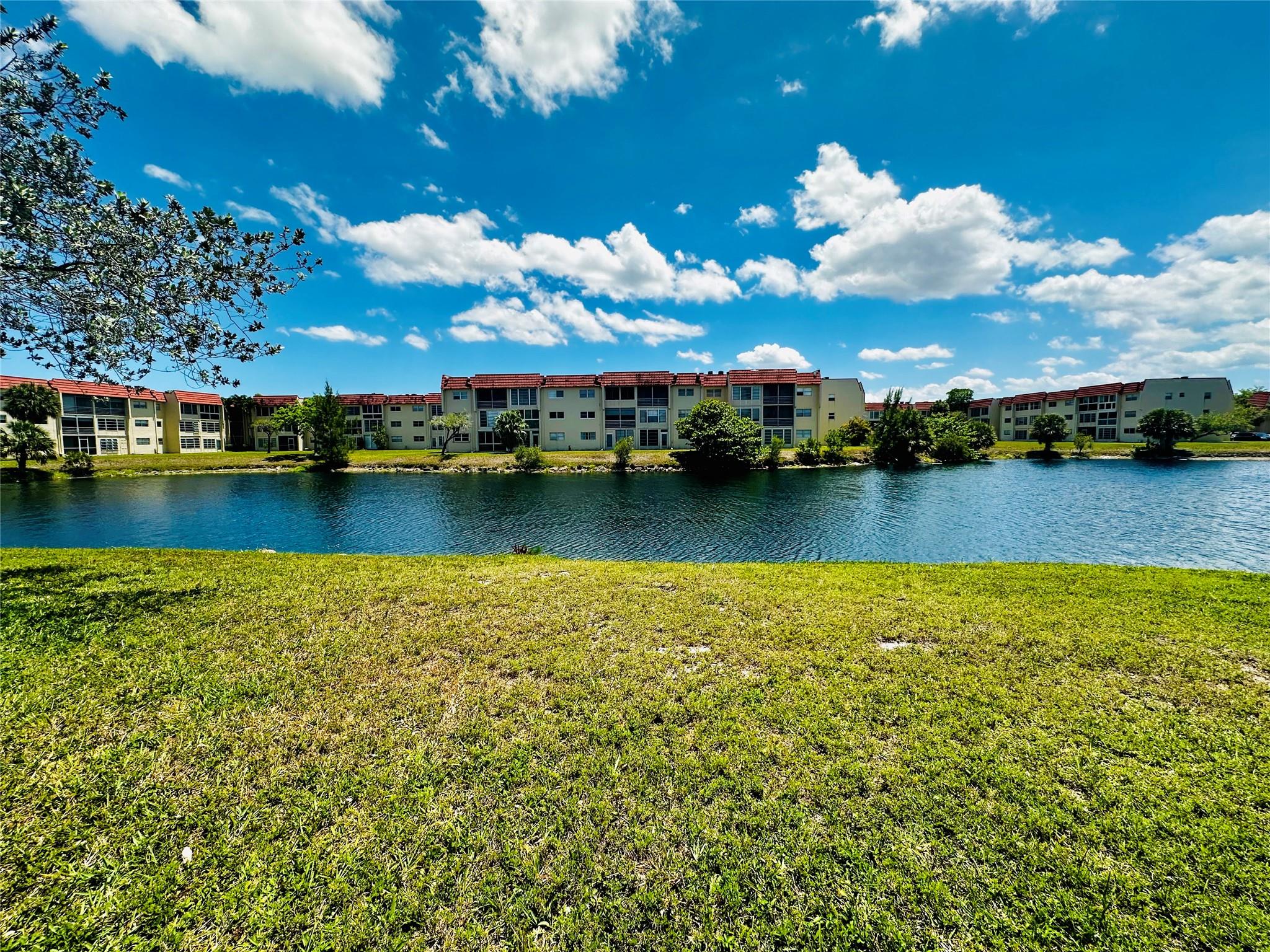 8000 Sunrise Lks Dr #106