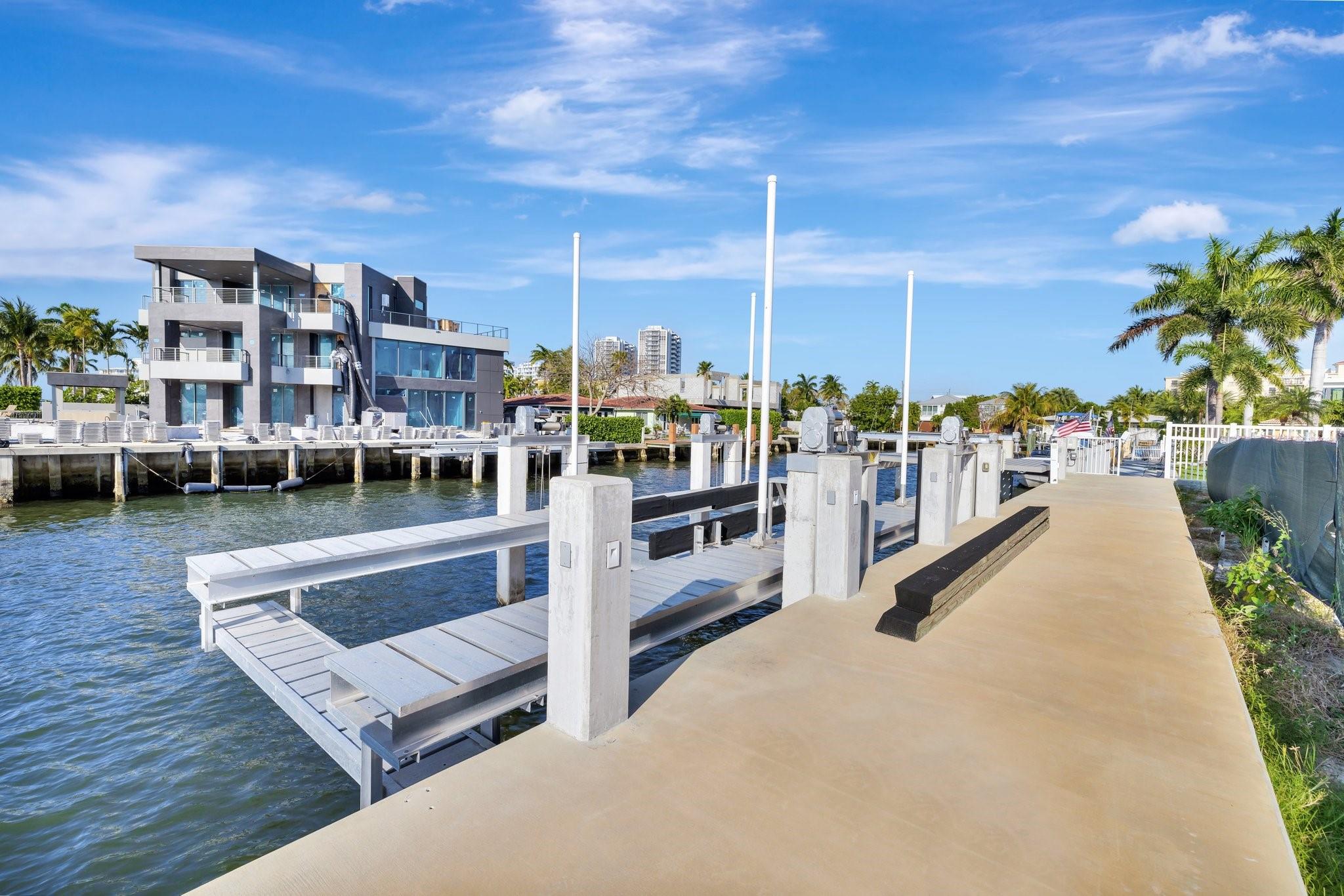 3025 NE 25th St Fort Lauderdale, FL 33305