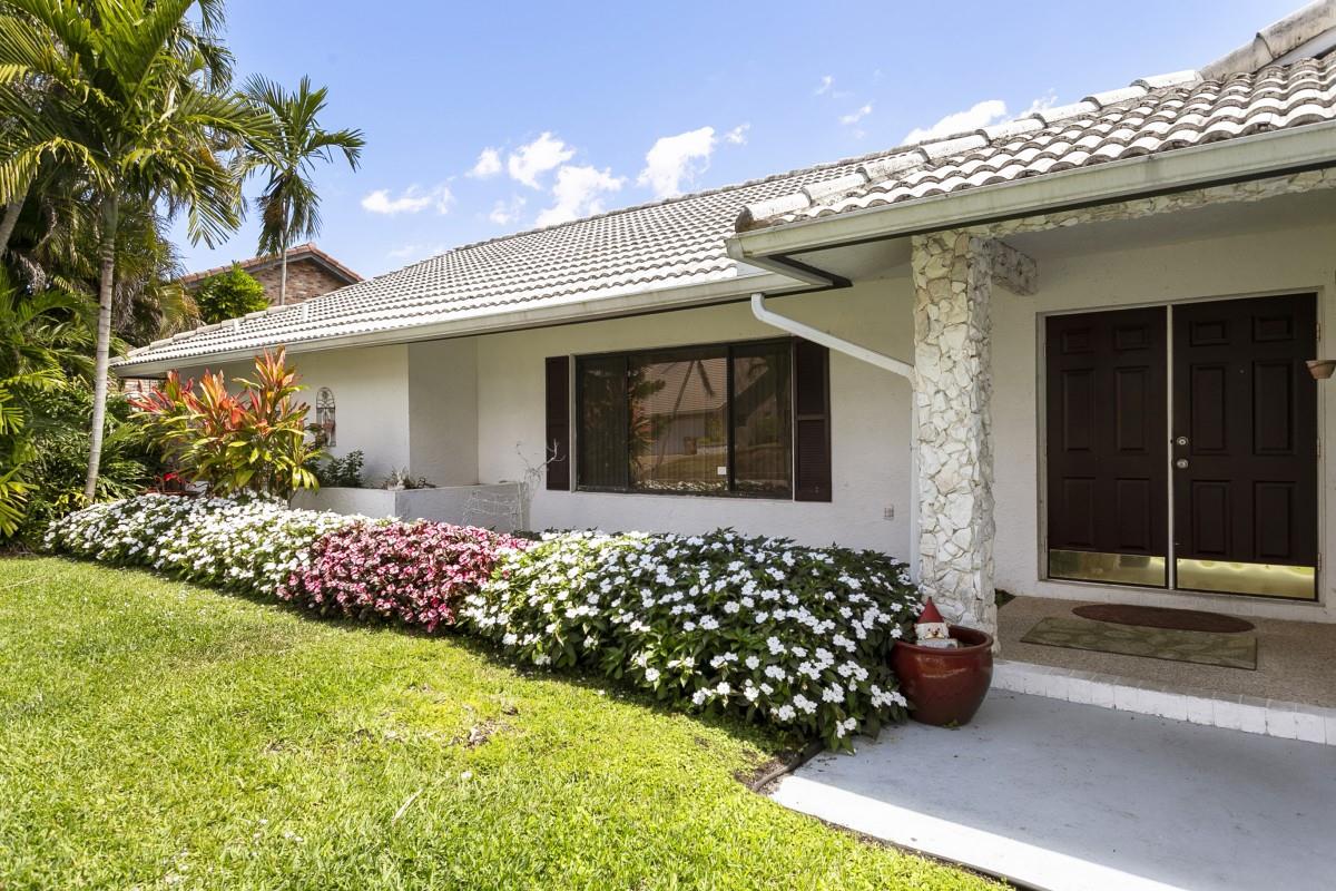 2422 Lob Lolly Ln