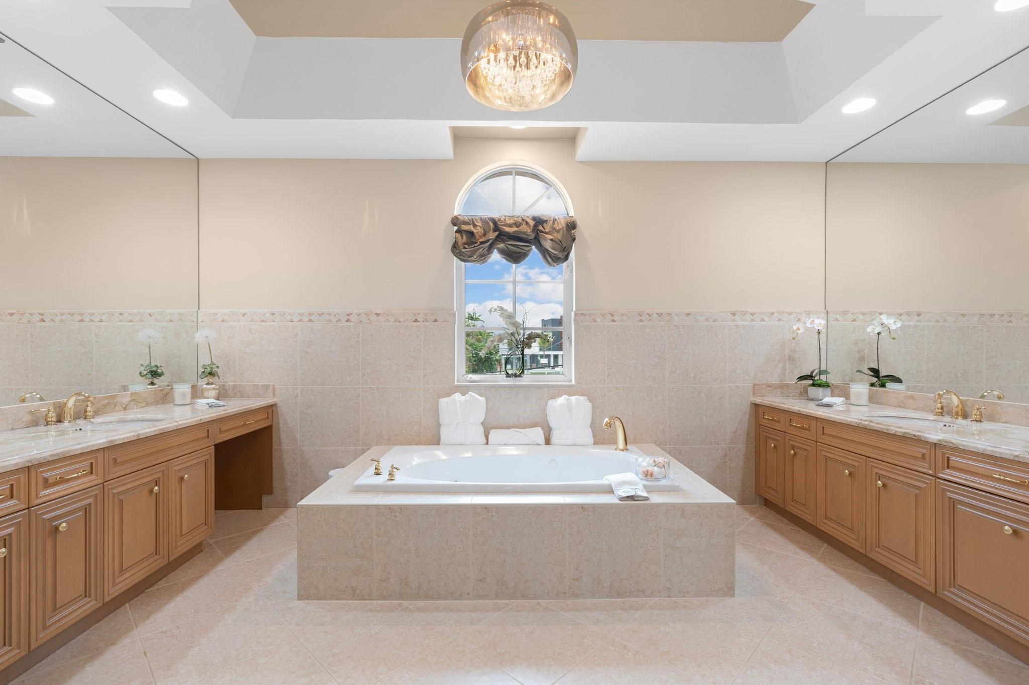 2890 NE 27th St Fort Lauderdale, FL 33306