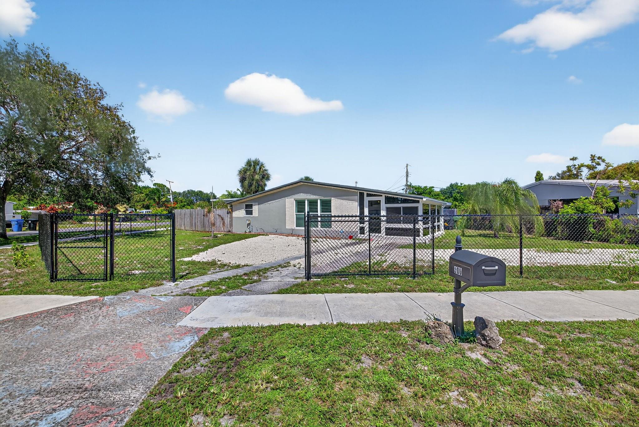 300 SW 25th Ave