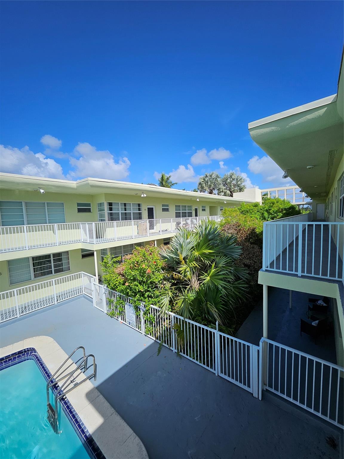 350 S Shore Dr #8 Miami Beach, FL 33141