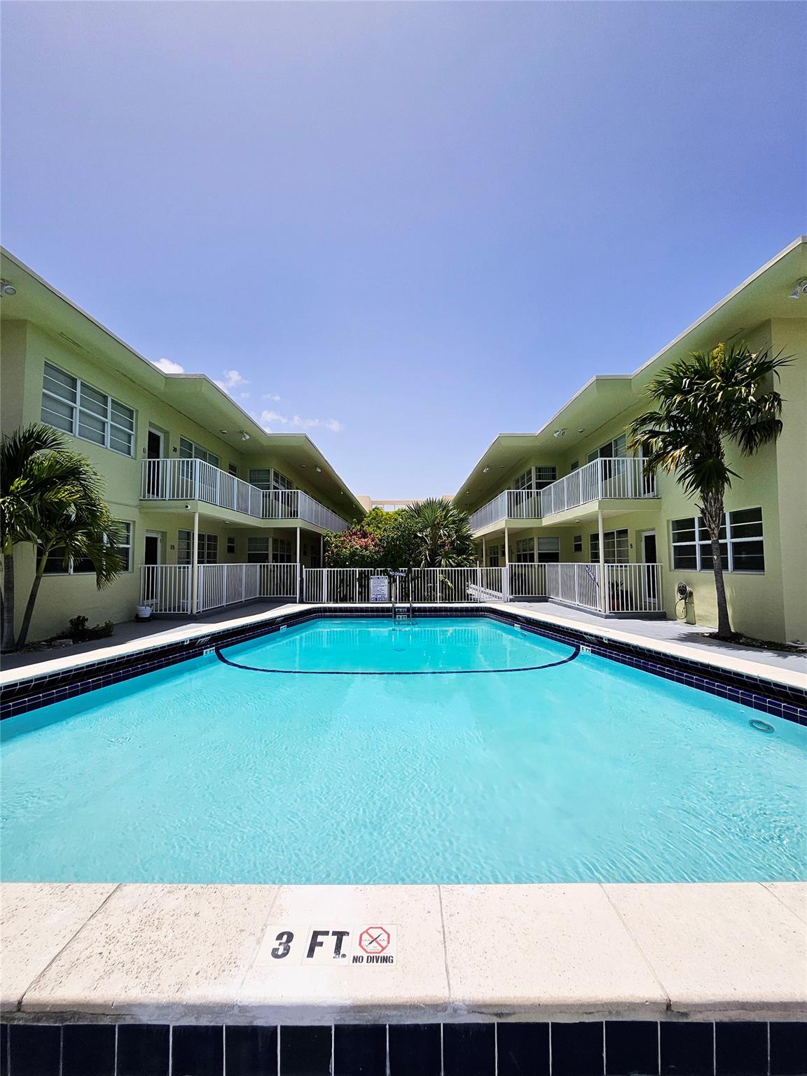 350 S Shore Dr #8 Miami Beach, FL 33141