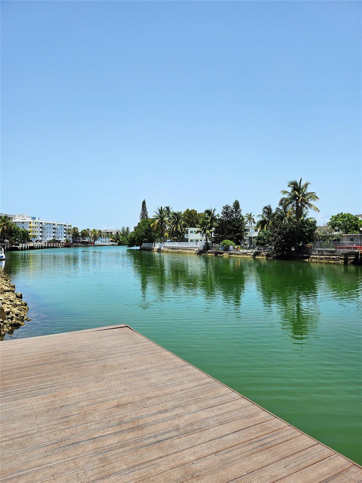 350 S Shore Dr #8 Miami Beach, FL 33141