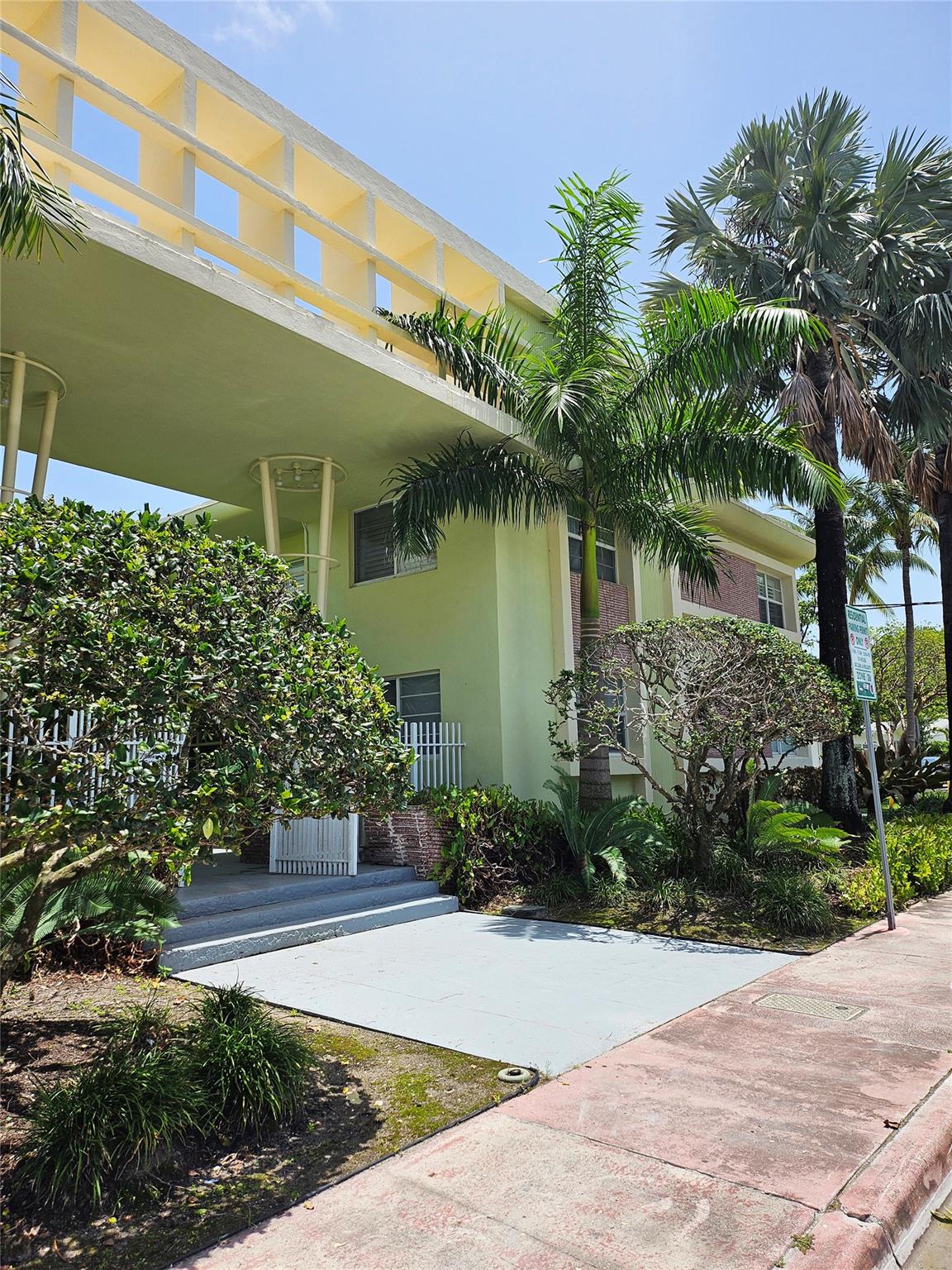 350 S Shore Dr #8 Miami Beach, FL 33141