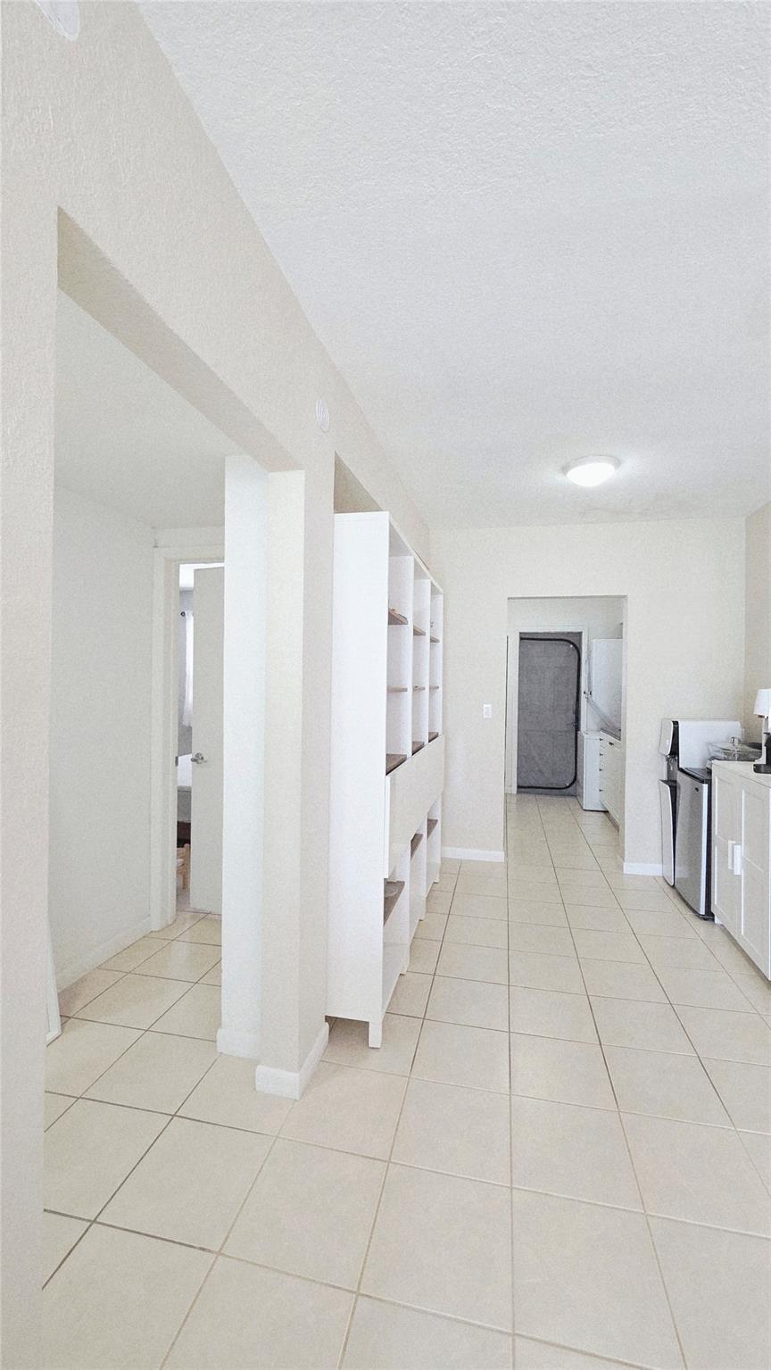 350 S Shore Dr #8 Miami Beach, FL 33141