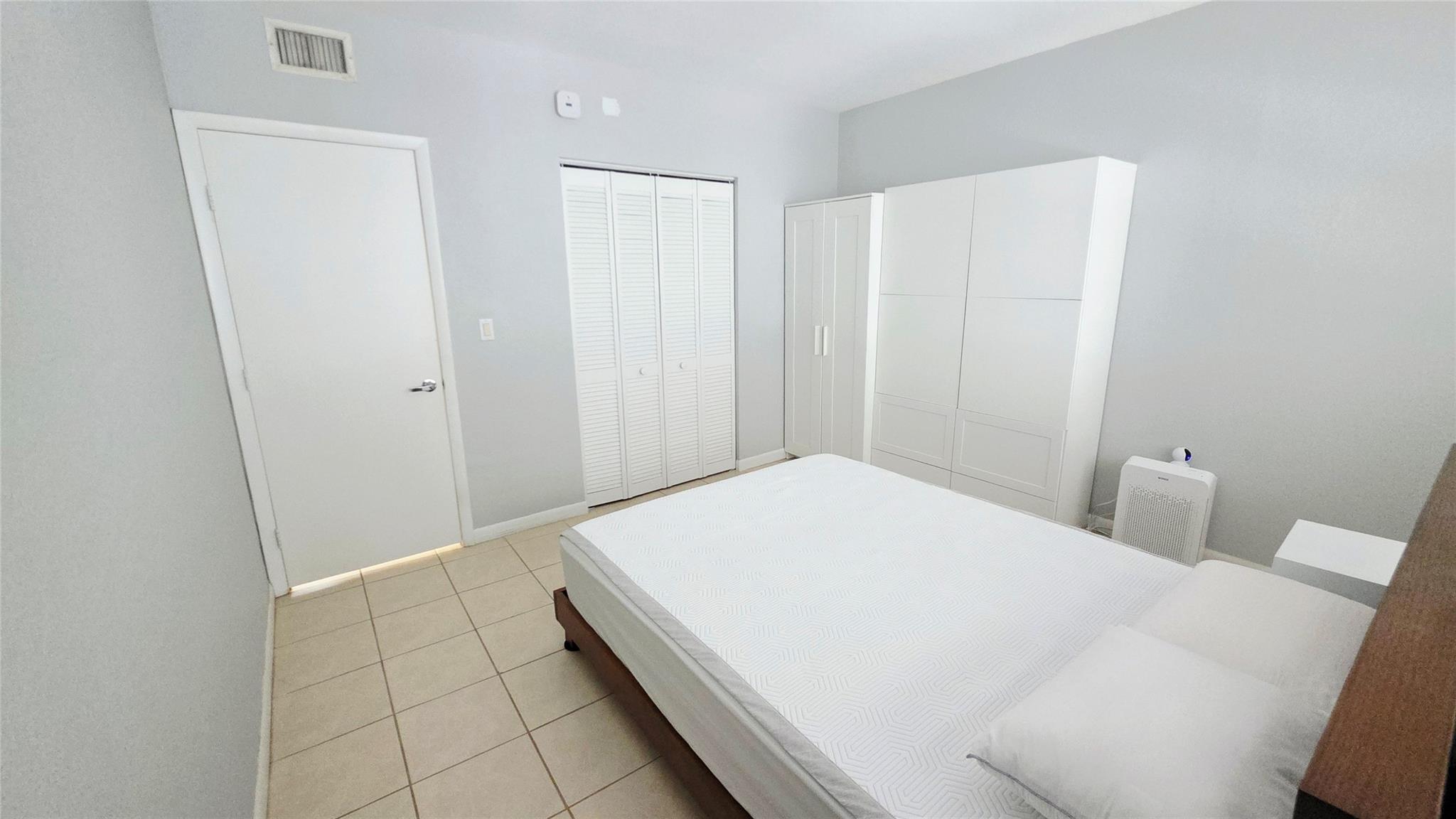 350 S Shore Dr #8 Miami Beach, FL 33141