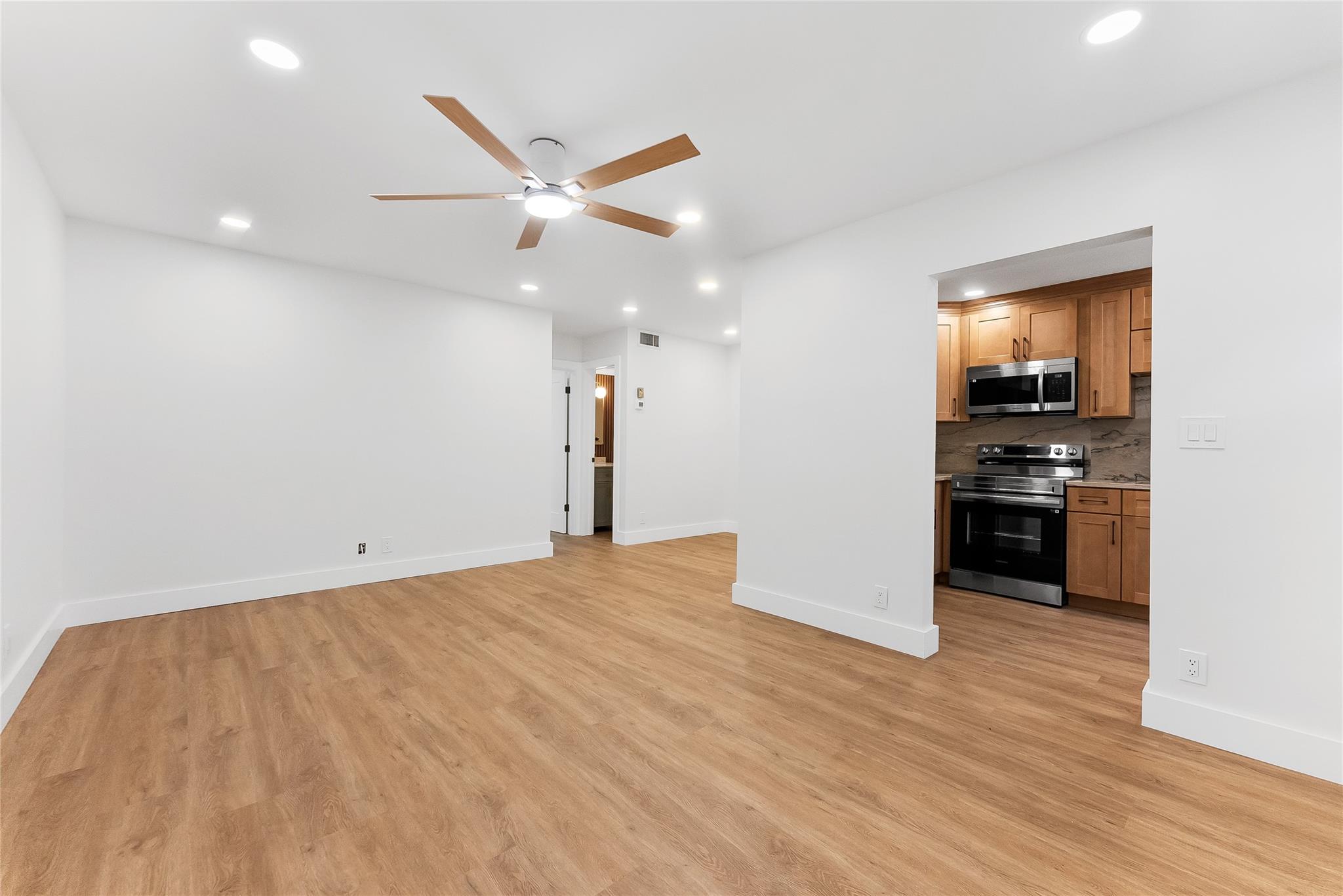 1951 NE 39th St #141
