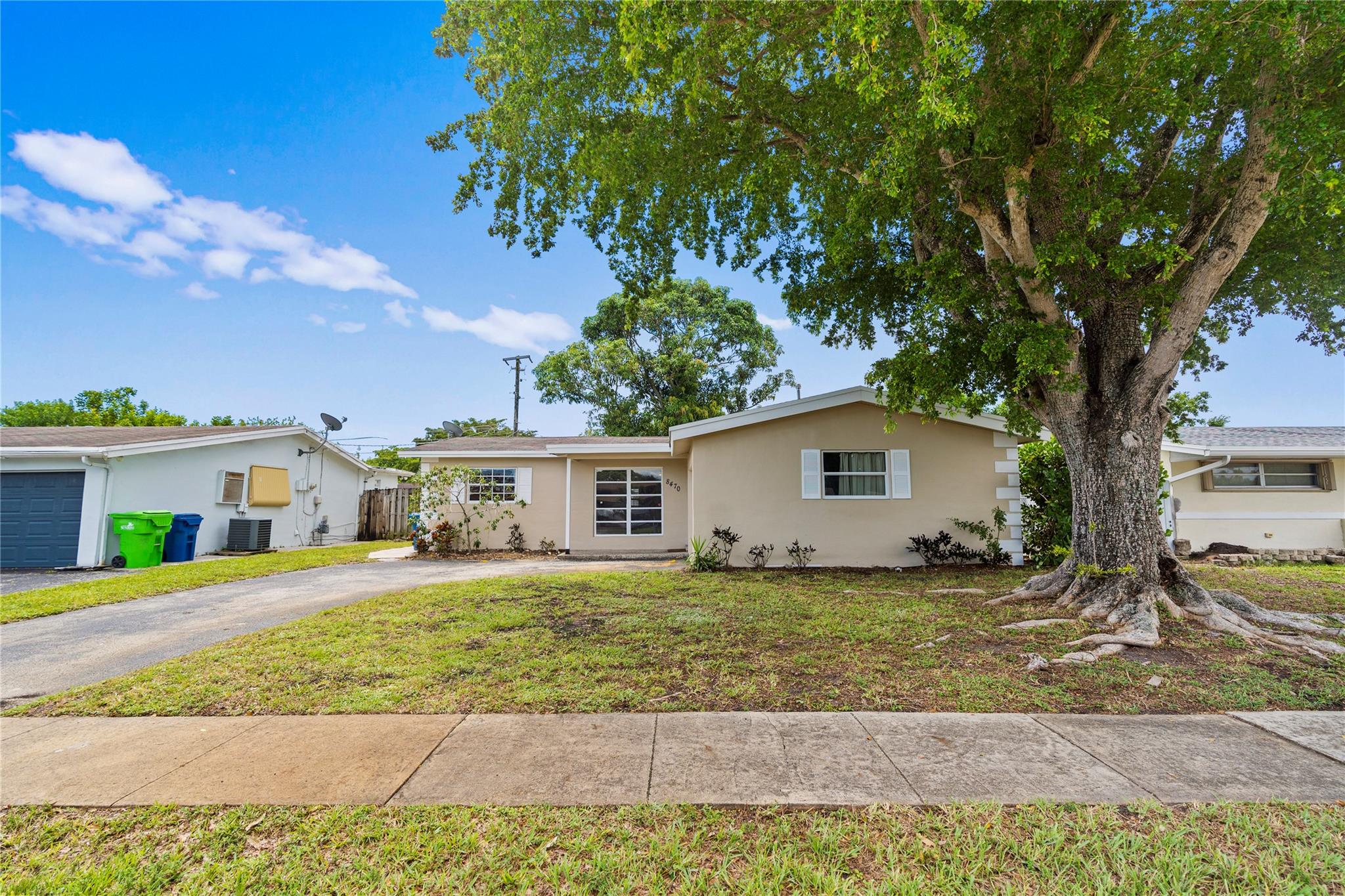8470 NW 28th St