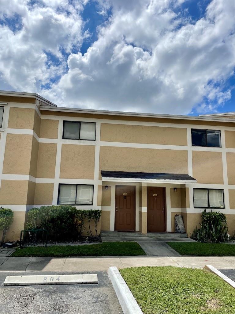 9490 Palm Cir South