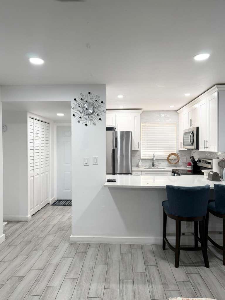 2950 W Sunrise Lks Dr #106