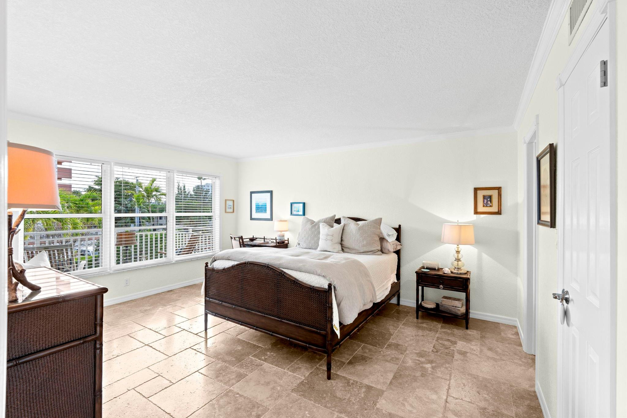3000 E Sunrise Blvd #2E Fort Lauderdale, FL 33304