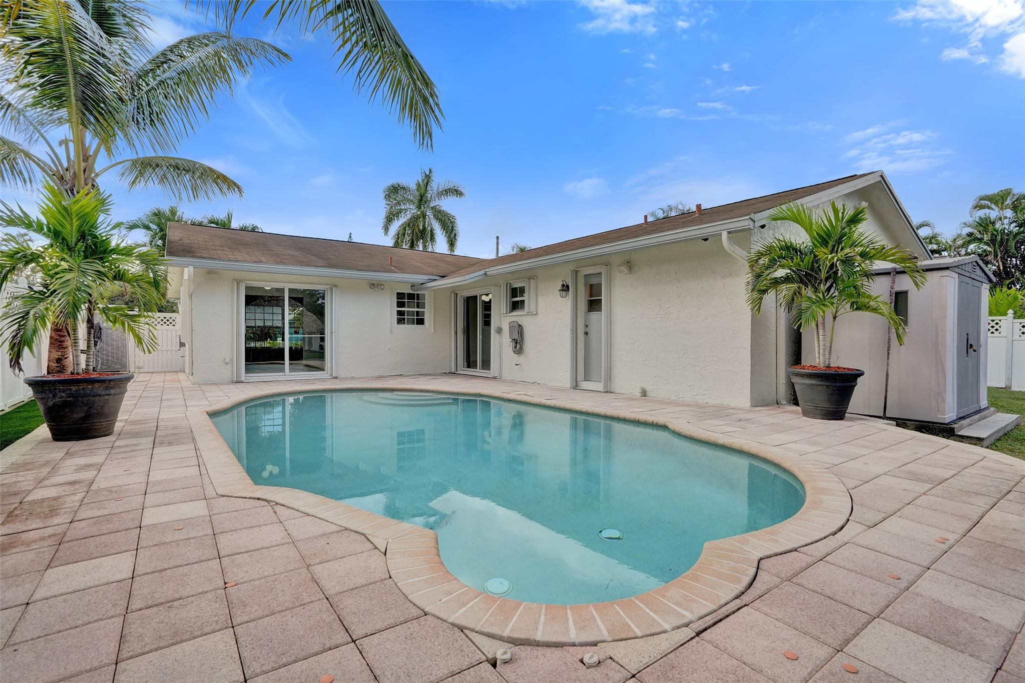 2052 SW 28th Way Fort Lauderdale, FL 33312