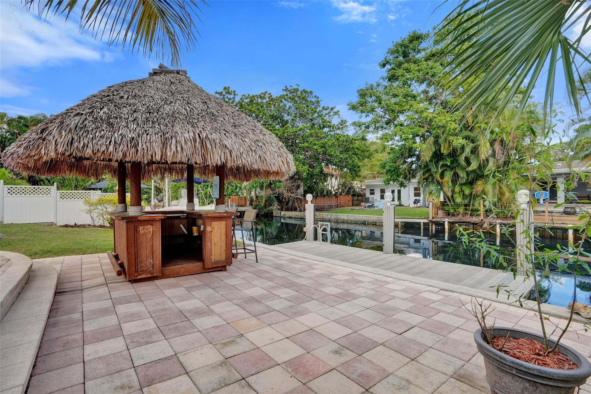 2052 SW 28th Way Fort Lauderdale, FL 33312