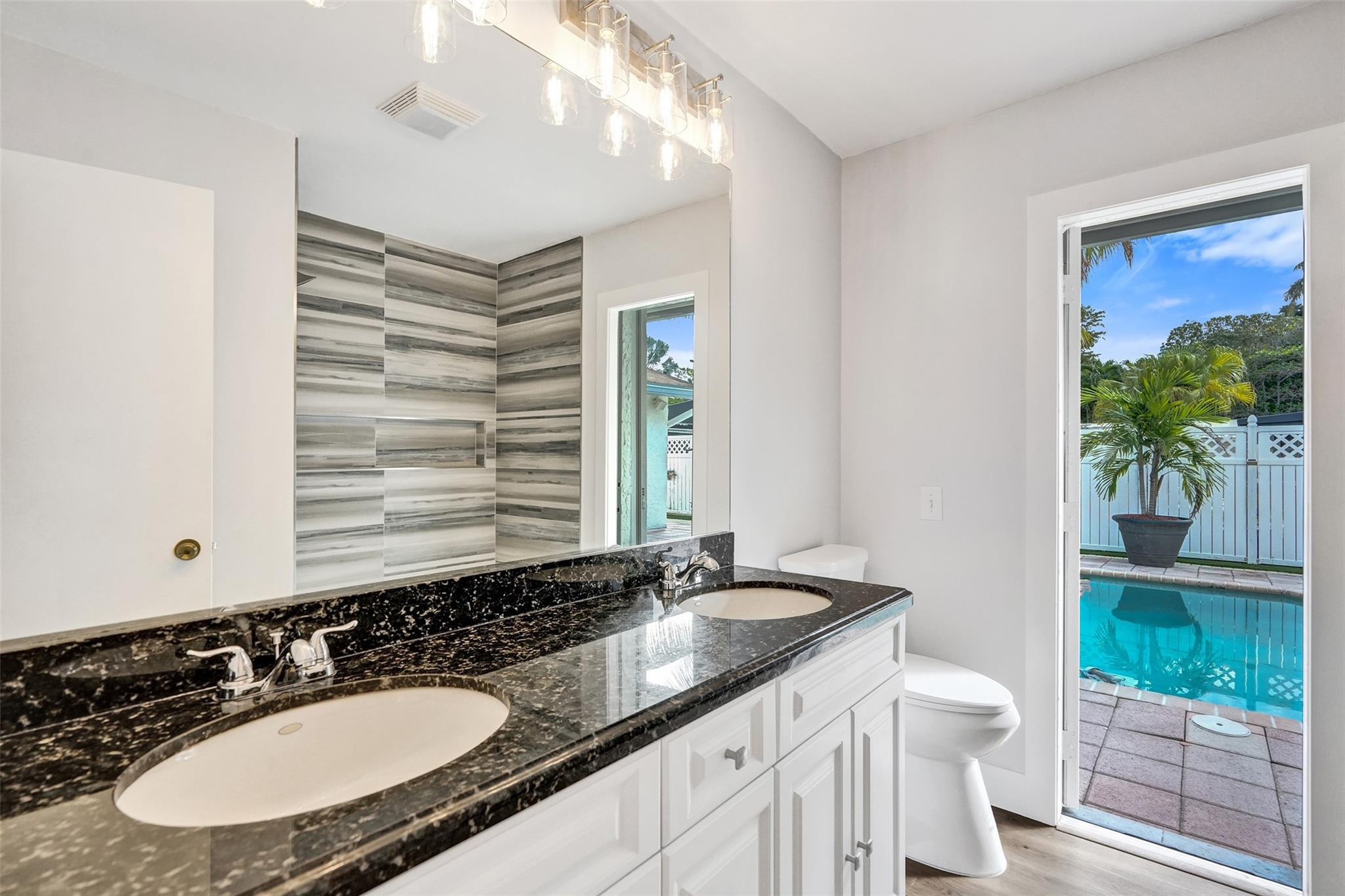 2052 SW 28th Way Fort Lauderdale, FL 33312