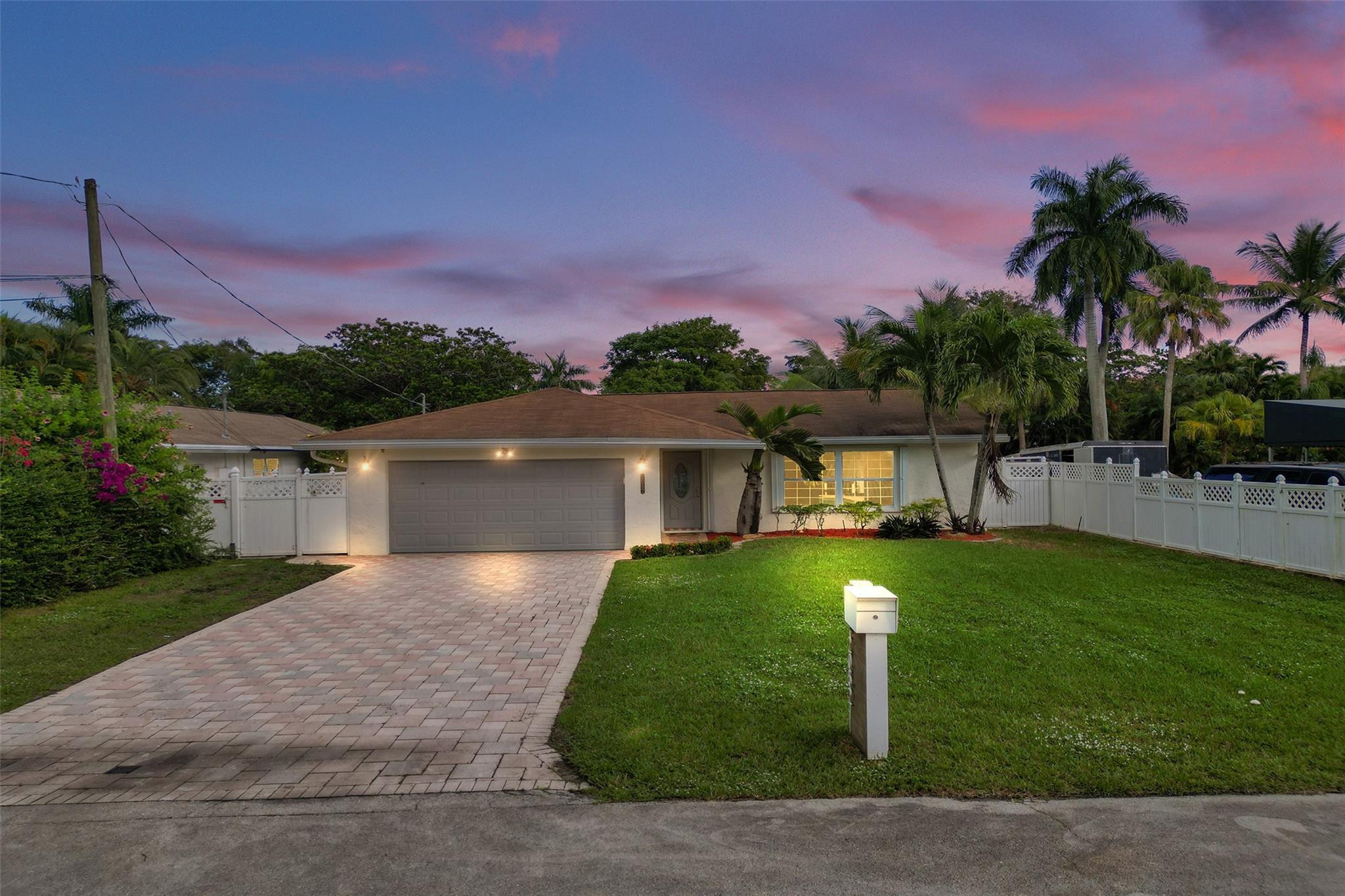 2052 SW 28th Way Fort Lauderdale, FL 33312