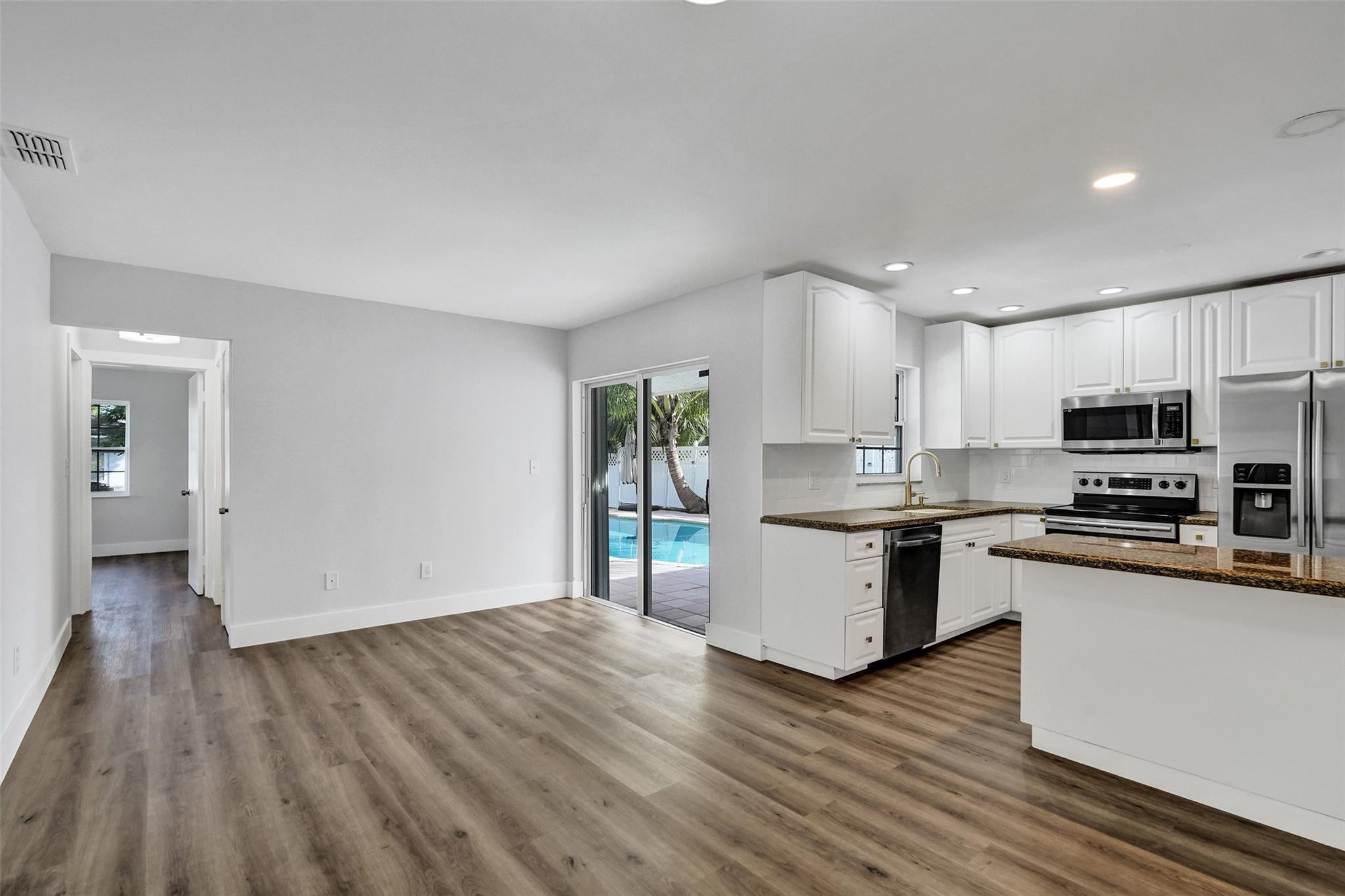 2052 SW 28th Way Fort Lauderdale, FL 33312