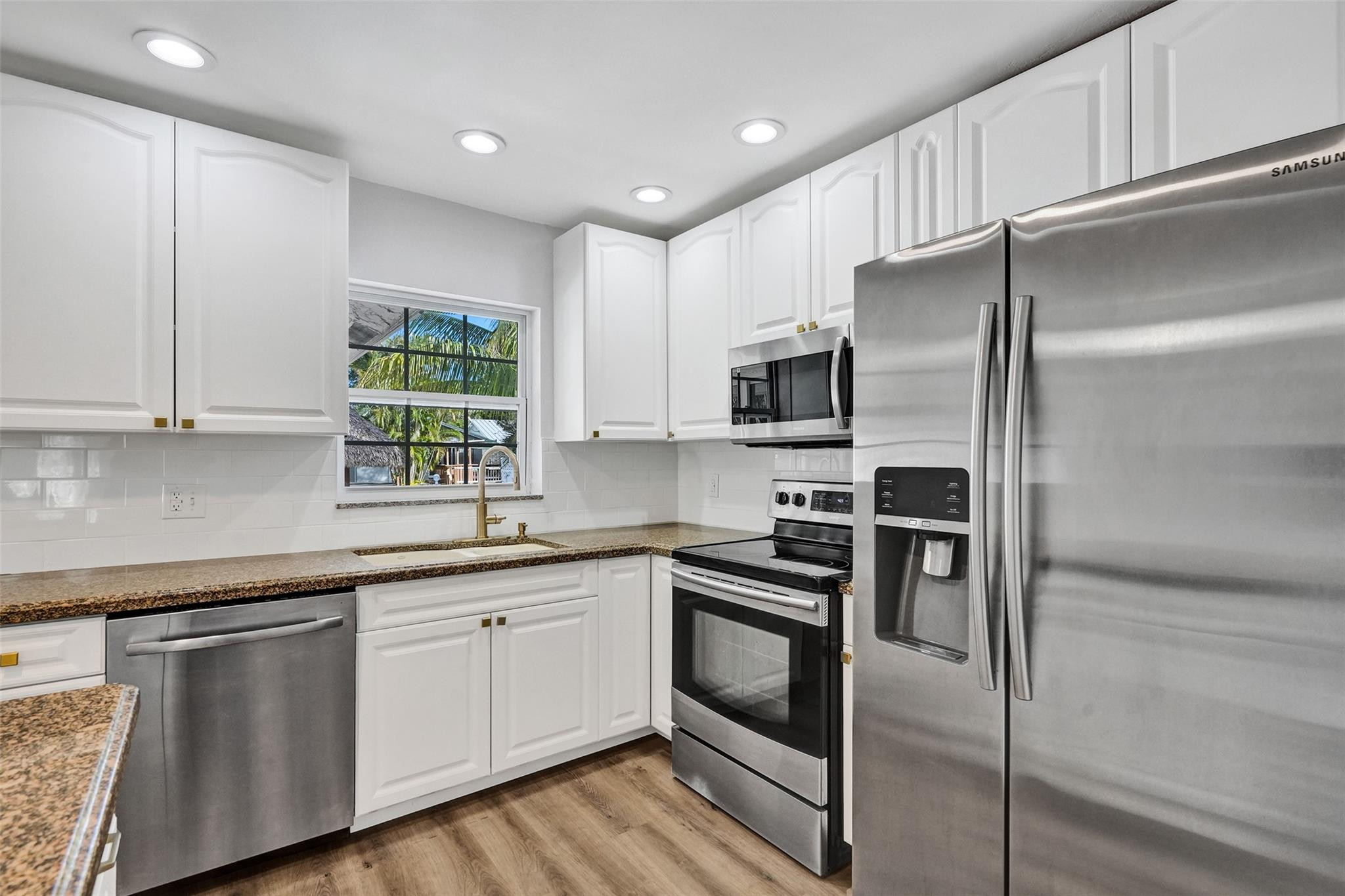 2052 SW 28th Way Fort Lauderdale, FL 33312